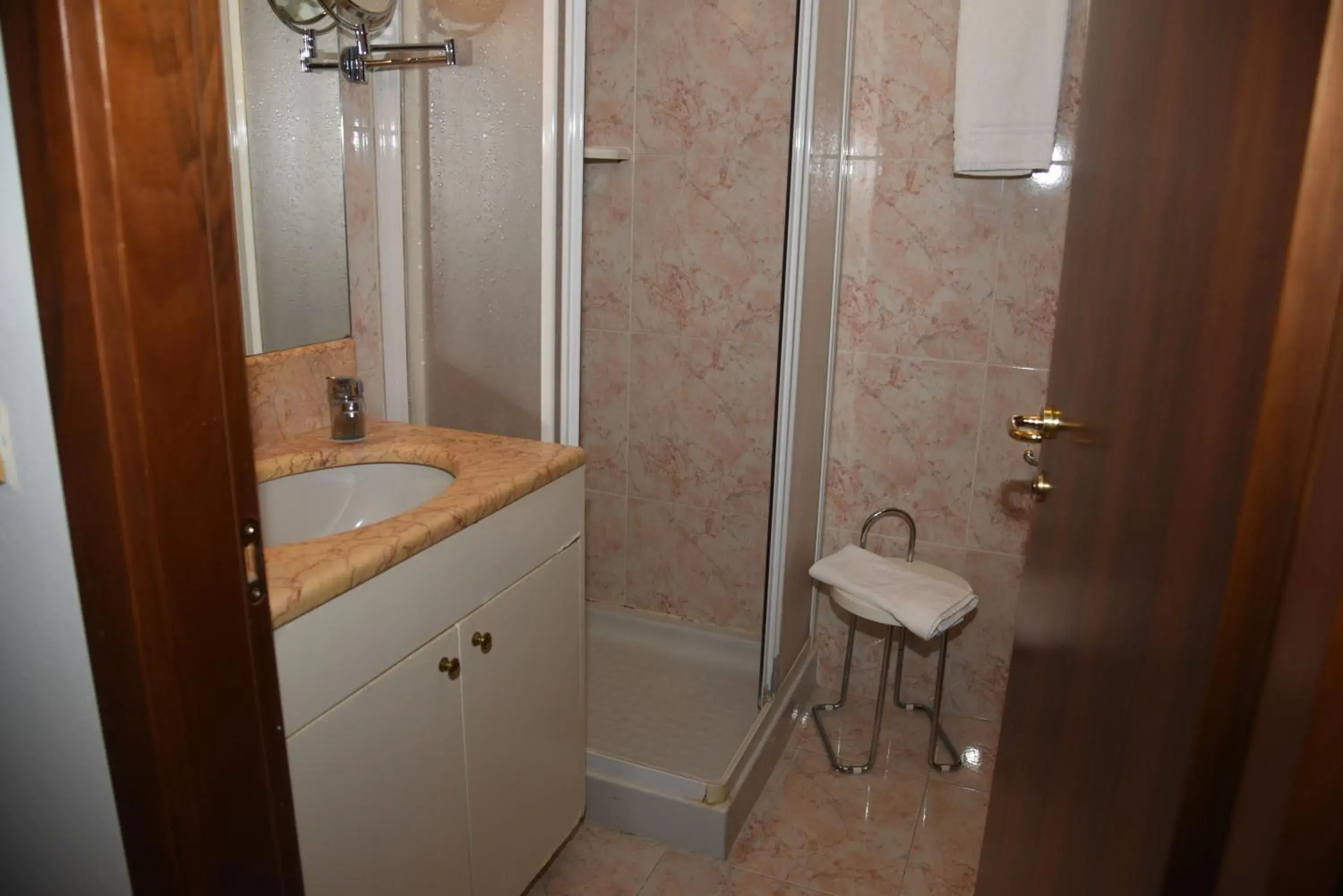 Standard Queen Room in HOTEL DUCA D'AOSTA Standard Queen Room in HOTEL DUCA D'AOSTA