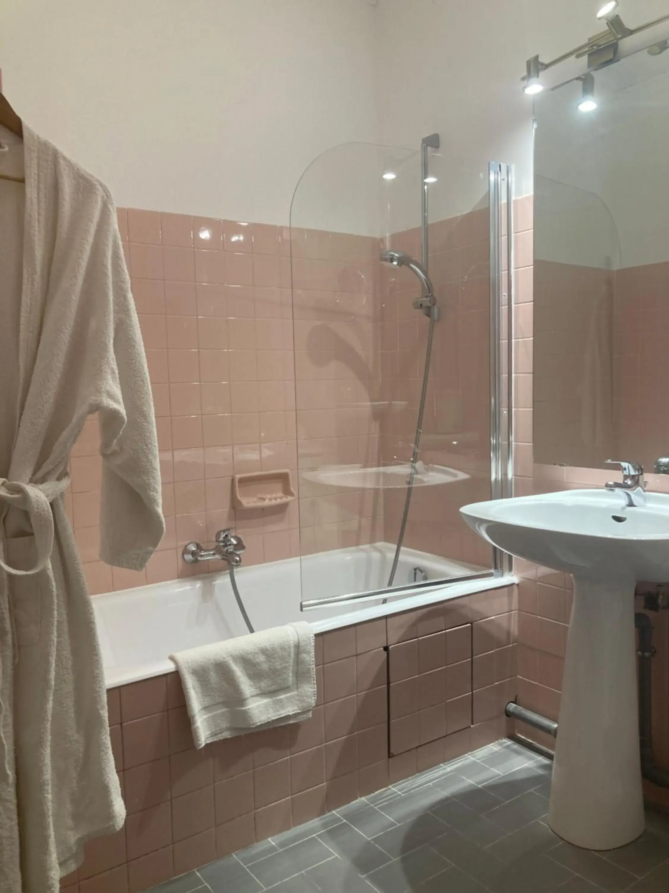 Standard Studio - single occupancy in Le Grand Paris Standard Studio - single occupancy in Le Grand Paris