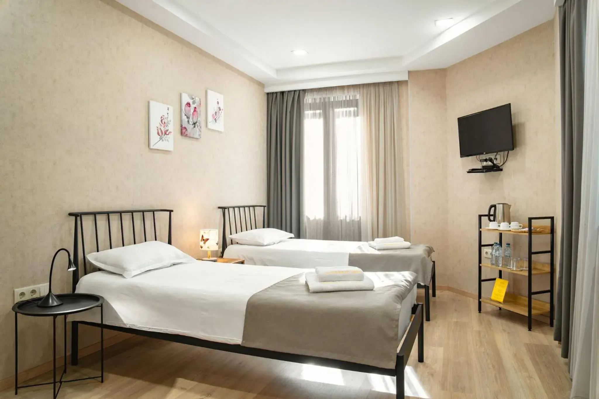 Classic Triple Room - single occupancy in Monument1880 Classic Triple Room - single occupancy in Monument1880