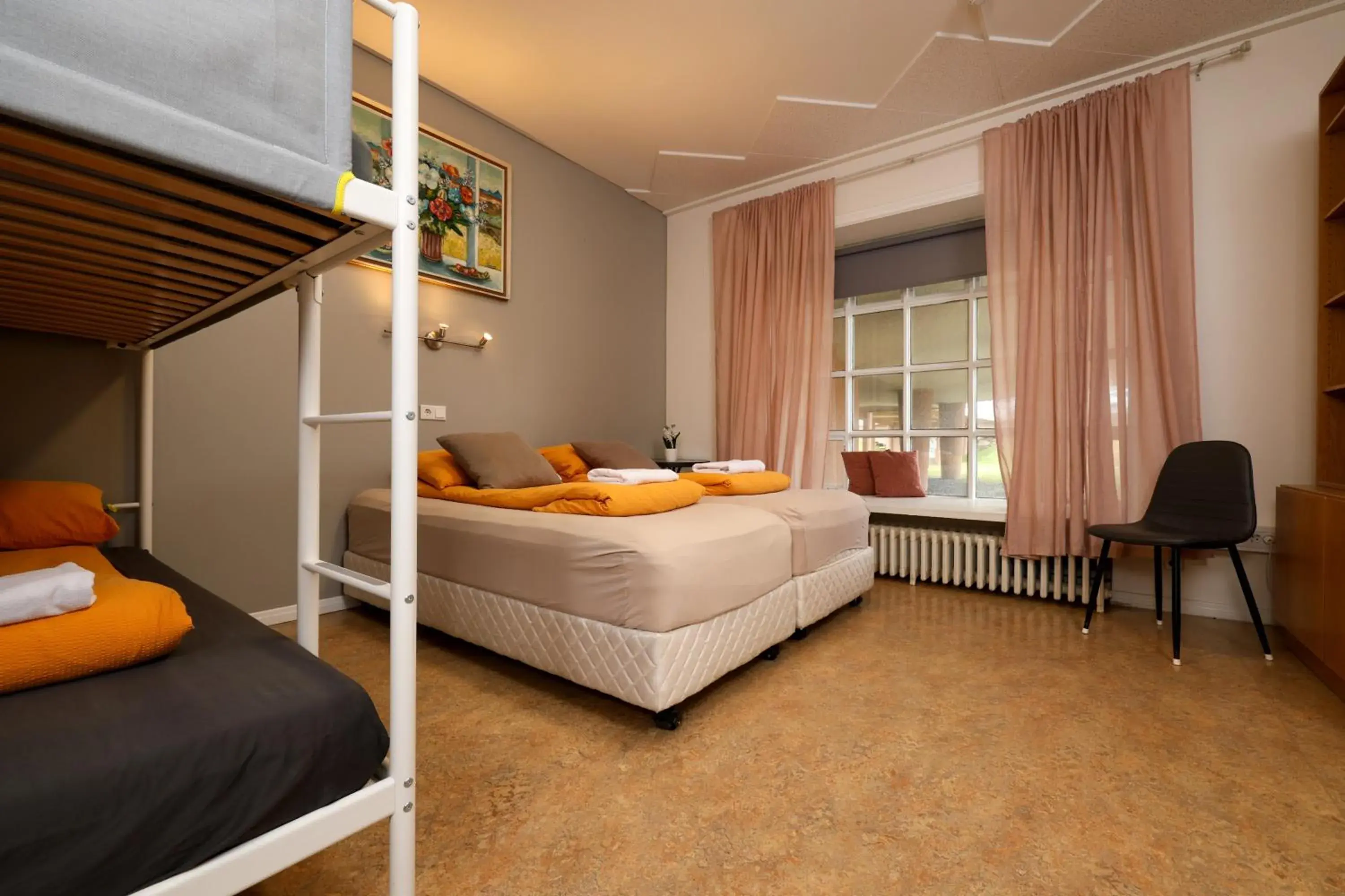 Economy Quadruple Room with Shared Bathroom in Hostel B47 Economy Quadruple Room with Shared Bathroom in Hostel B47