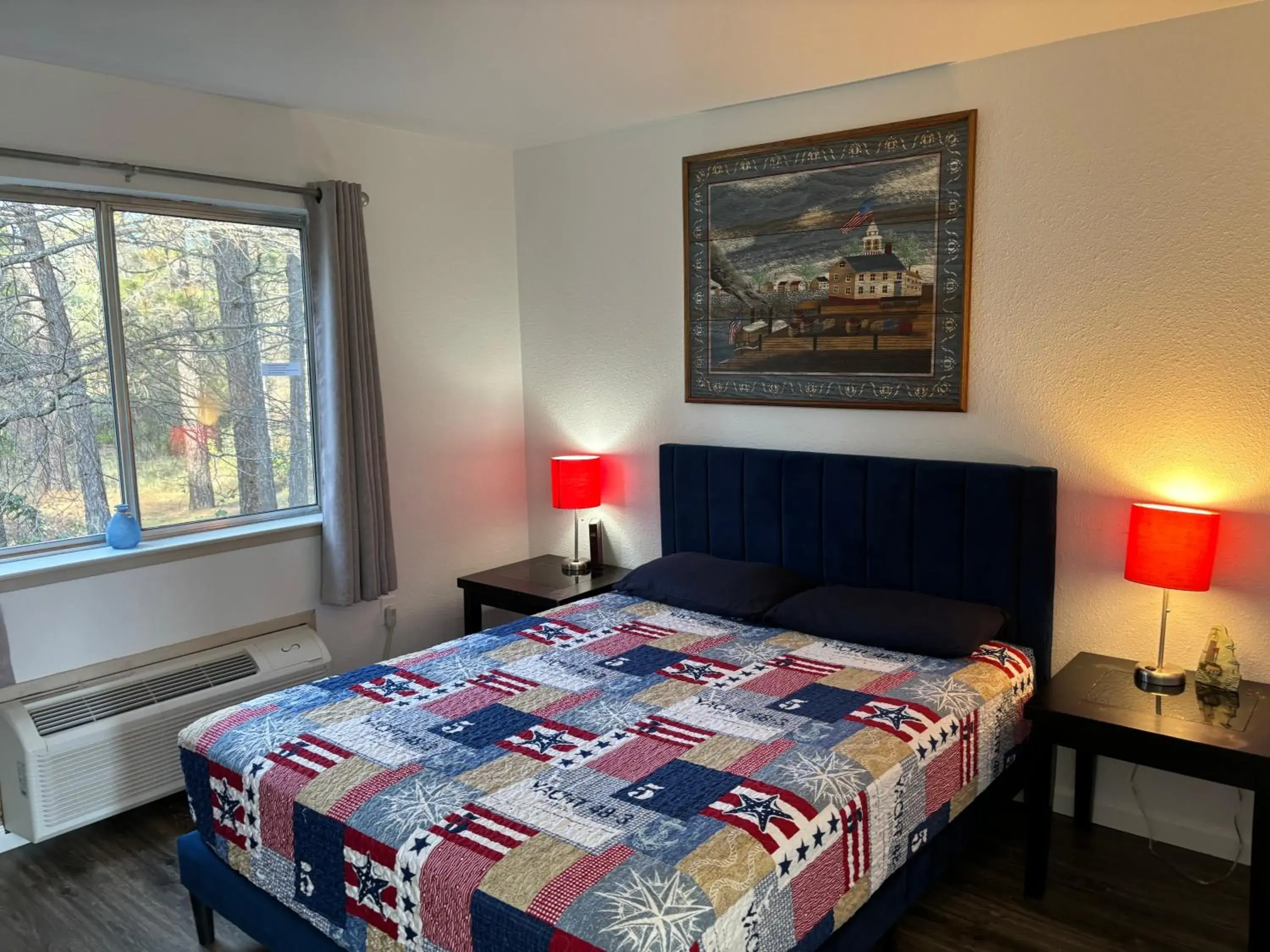 Deluxe Queen Room - single occupancy in Brownsville Motel Deluxe Queen Room - single occupancy in Brownsville Motel