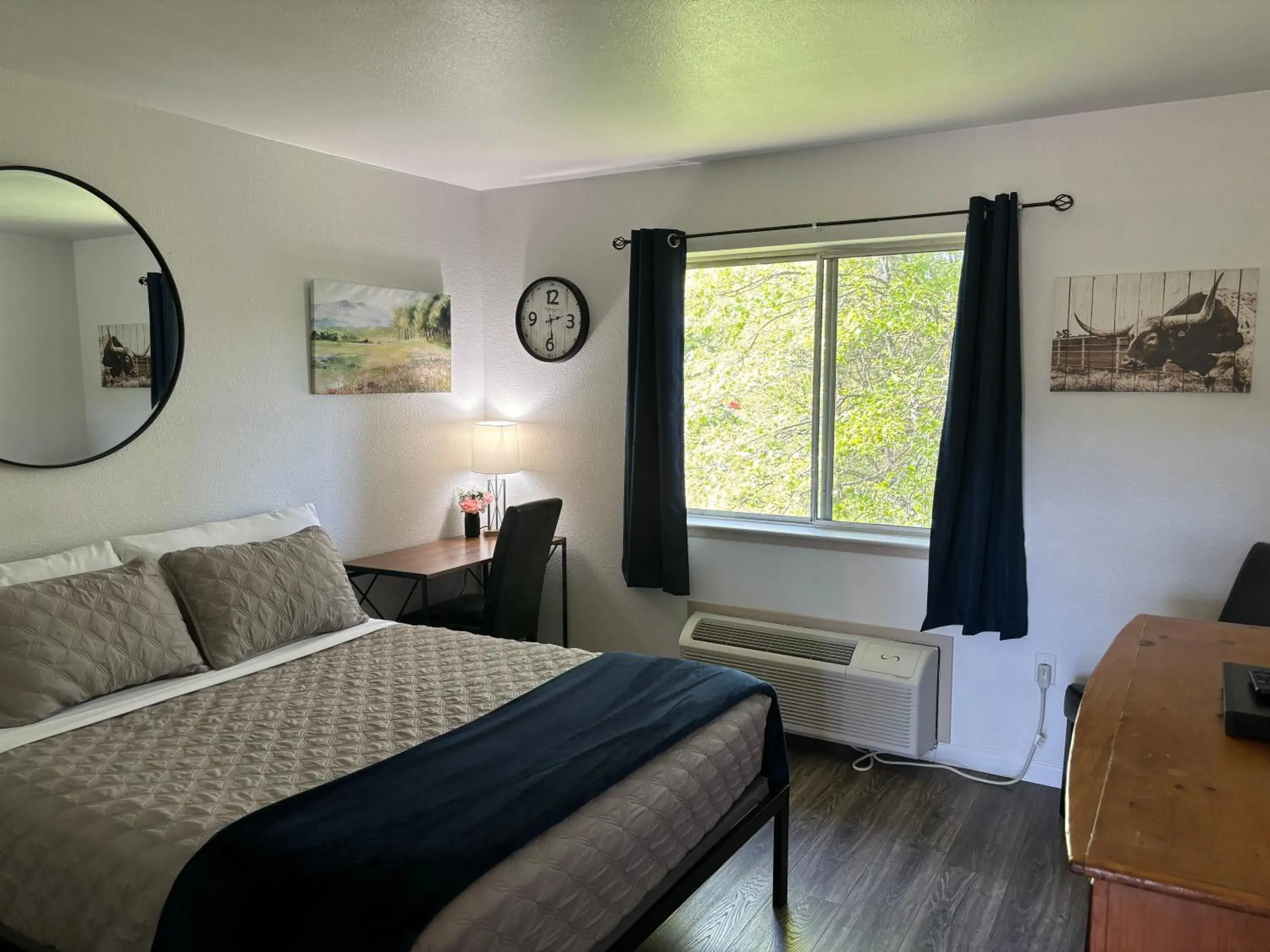 Standard Queen Room - single occupancy in Brownsville Motel Standard Queen Room - single occupancy in Brownsville Motel