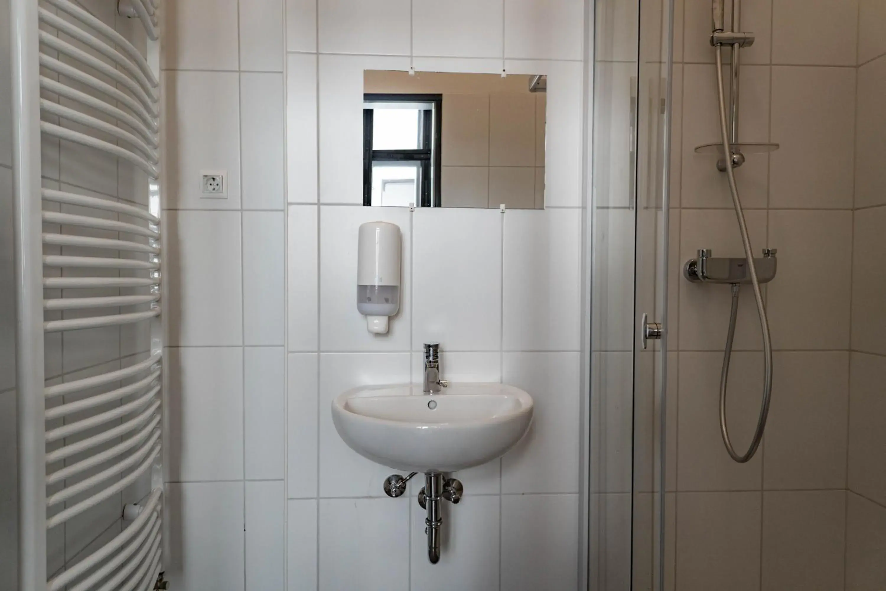 Bed in 6-Bed Dormitory Room in Equity Point Budapest Bed in 6-Bed Dormitory Room in Equity Point Budapest