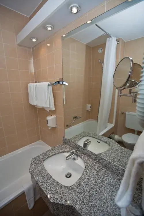 Standard Double or Twin Room - single occupancy in Hotel Sopron Standard Double or Twin Room - single occupancy in Hotel Sopron