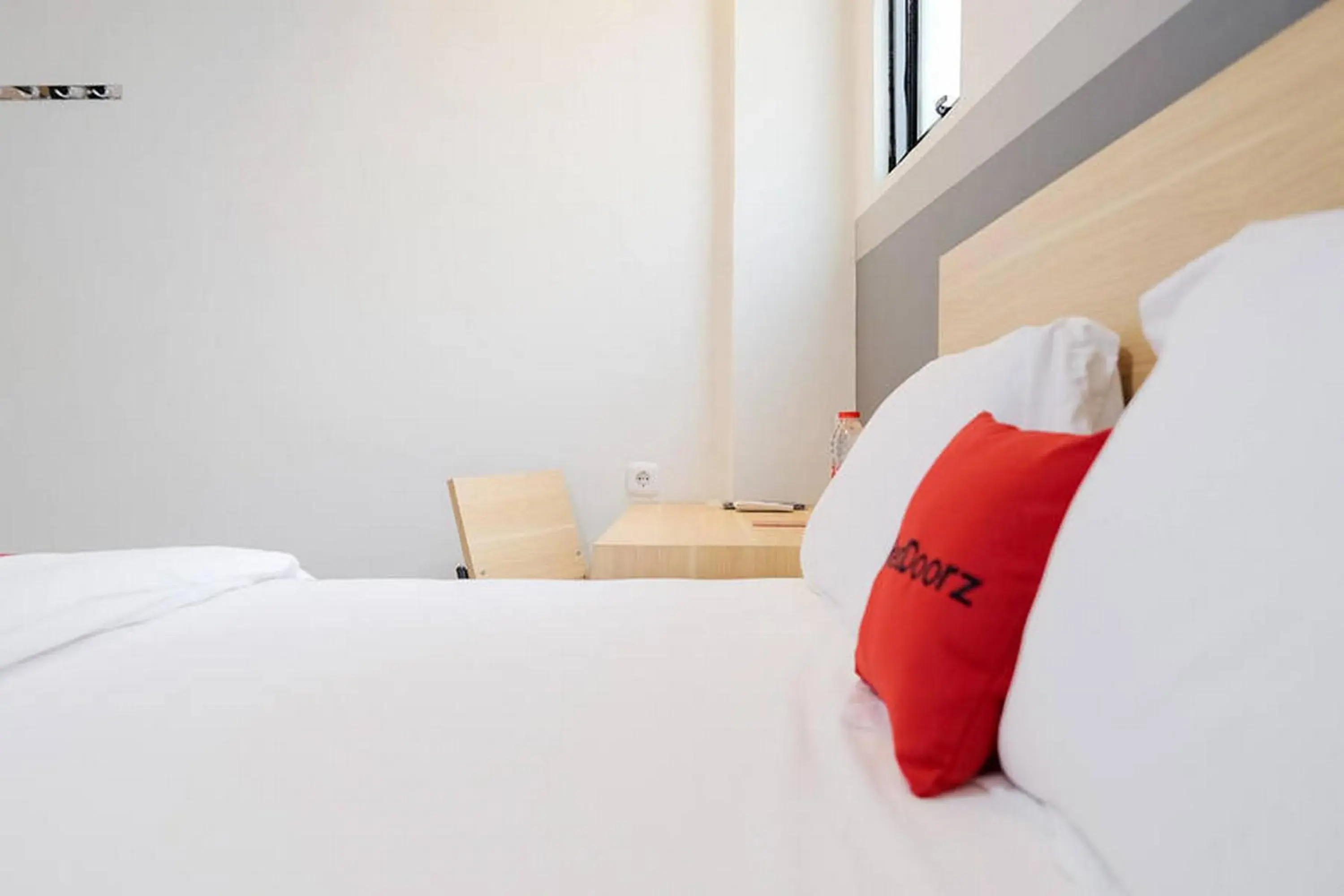 Double Room in RedDoorz Plus near Taman Anggrek Mall Double Room in RedDoorz Plus near Taman Anggrek Mall