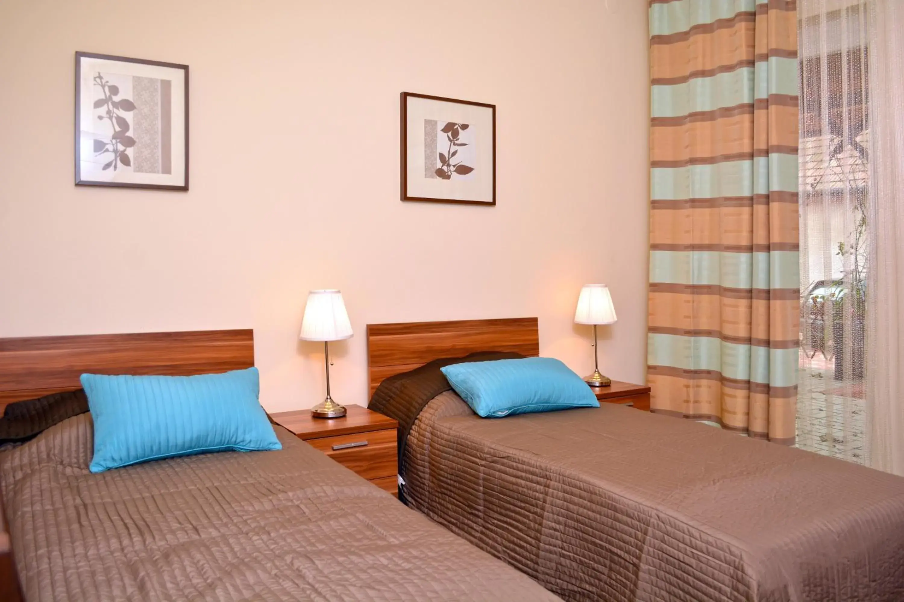 Twin Room with Terrace in Airport Glossel Panzió Twin Room with Terrace in Airport Glossel Panzió