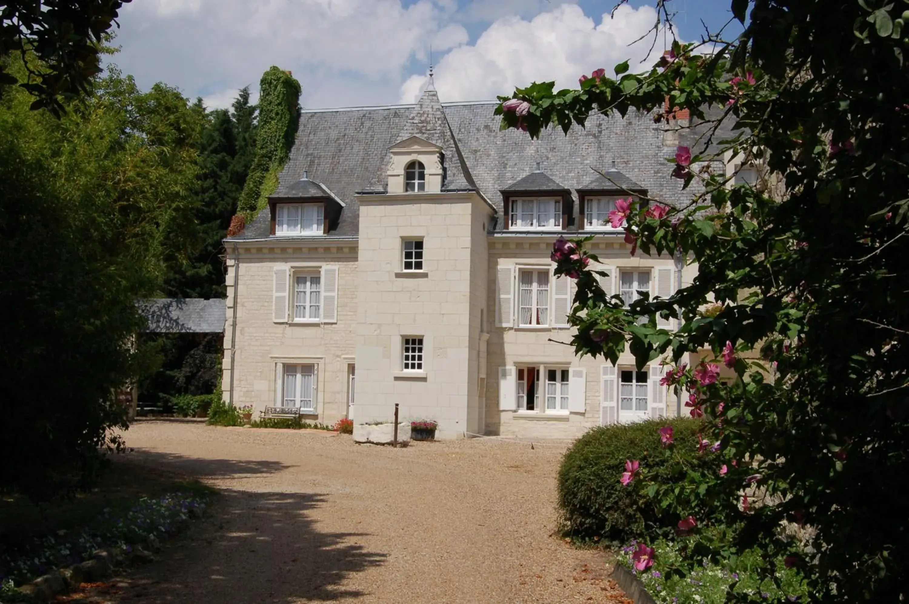 Logis Manoir De La Giraudière Logis Manoir De La Giraudière