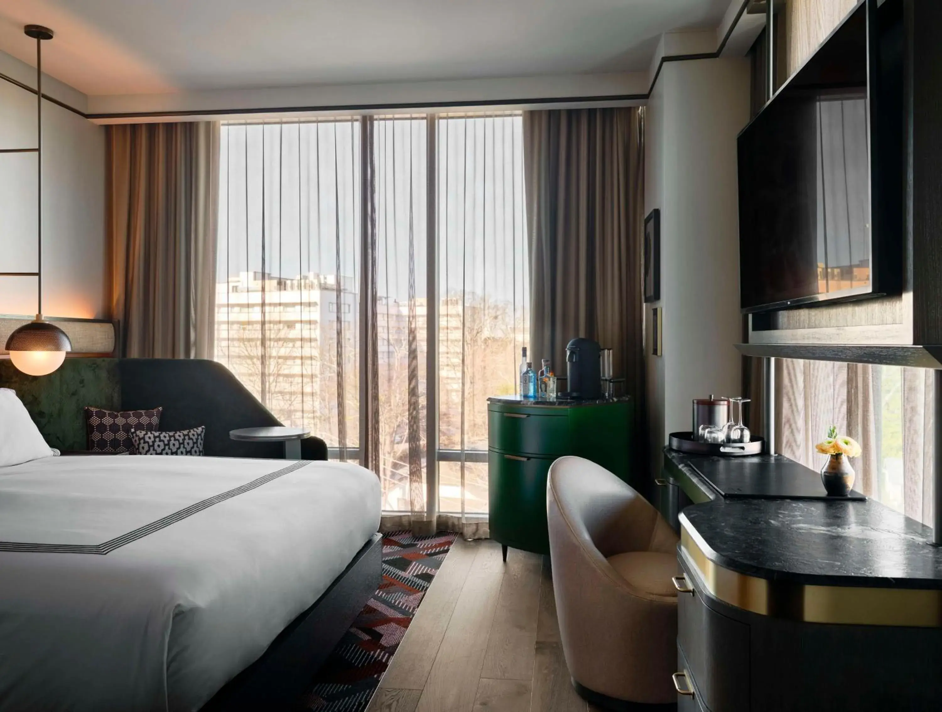 Corner King Room in Thompson Atlanta - Buckhead, by Hyatt Corner King Room in Thompson Atlanta - Buckhead, by Hyatt