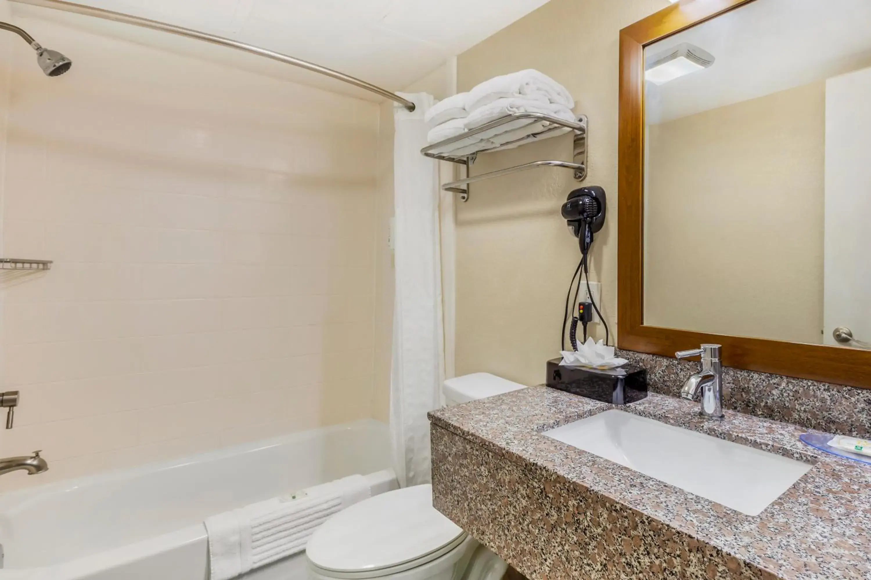 Efficiency Queen Suite -Non Smoking in Quality Inn & Suites Spring Lake - Fayetteville near Fort Bragg Efficiency Queen Suite -Non Smoking in Quality Inn & Suites Spring Lake - Fayetteville near Fort Bragg