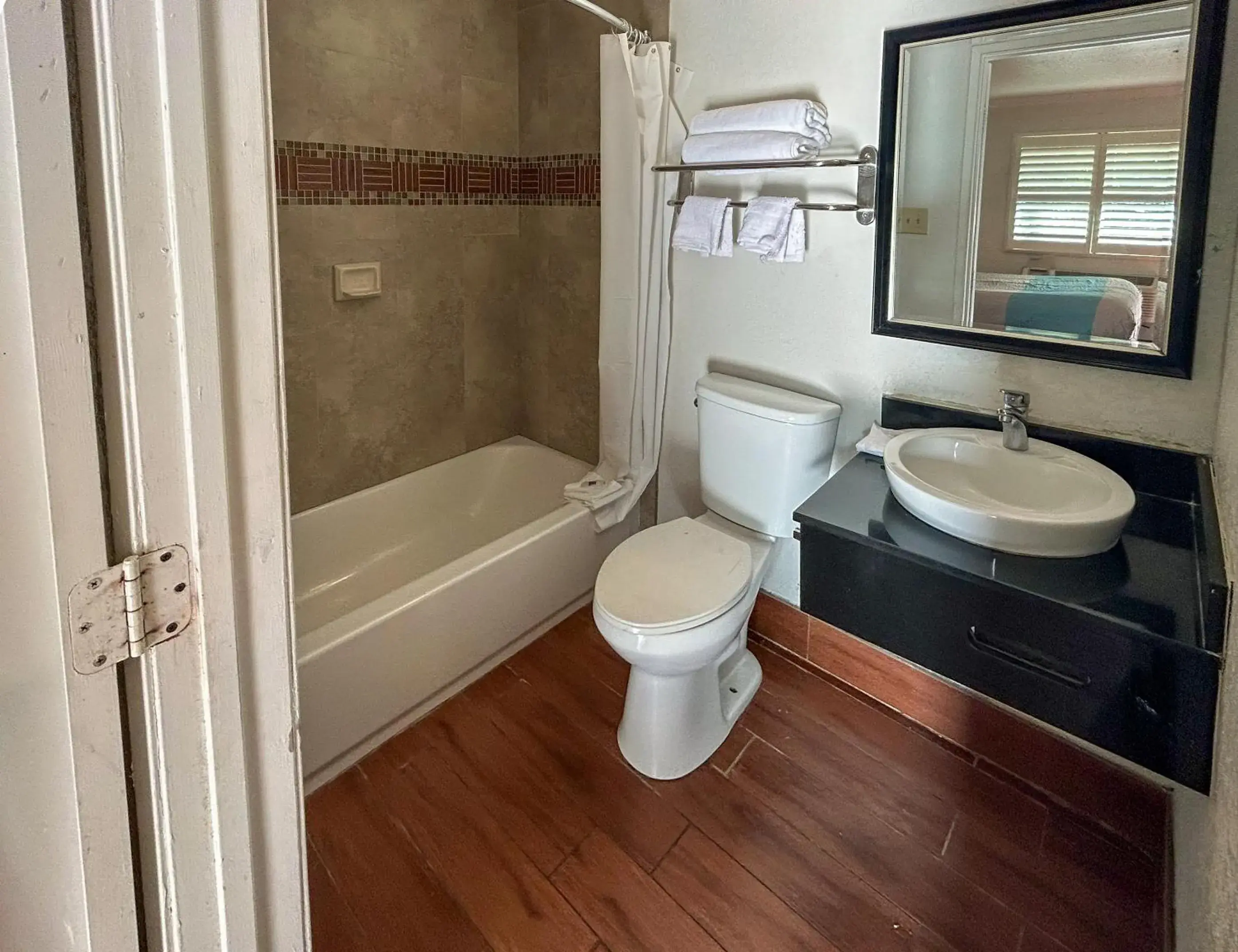 Queen Suite - Non-Smoking in Studio 6 Ontario CA Convention Center Airport Queen Suite - Non-Smoking in Studio 6 Ontario CA Convention Center Airport