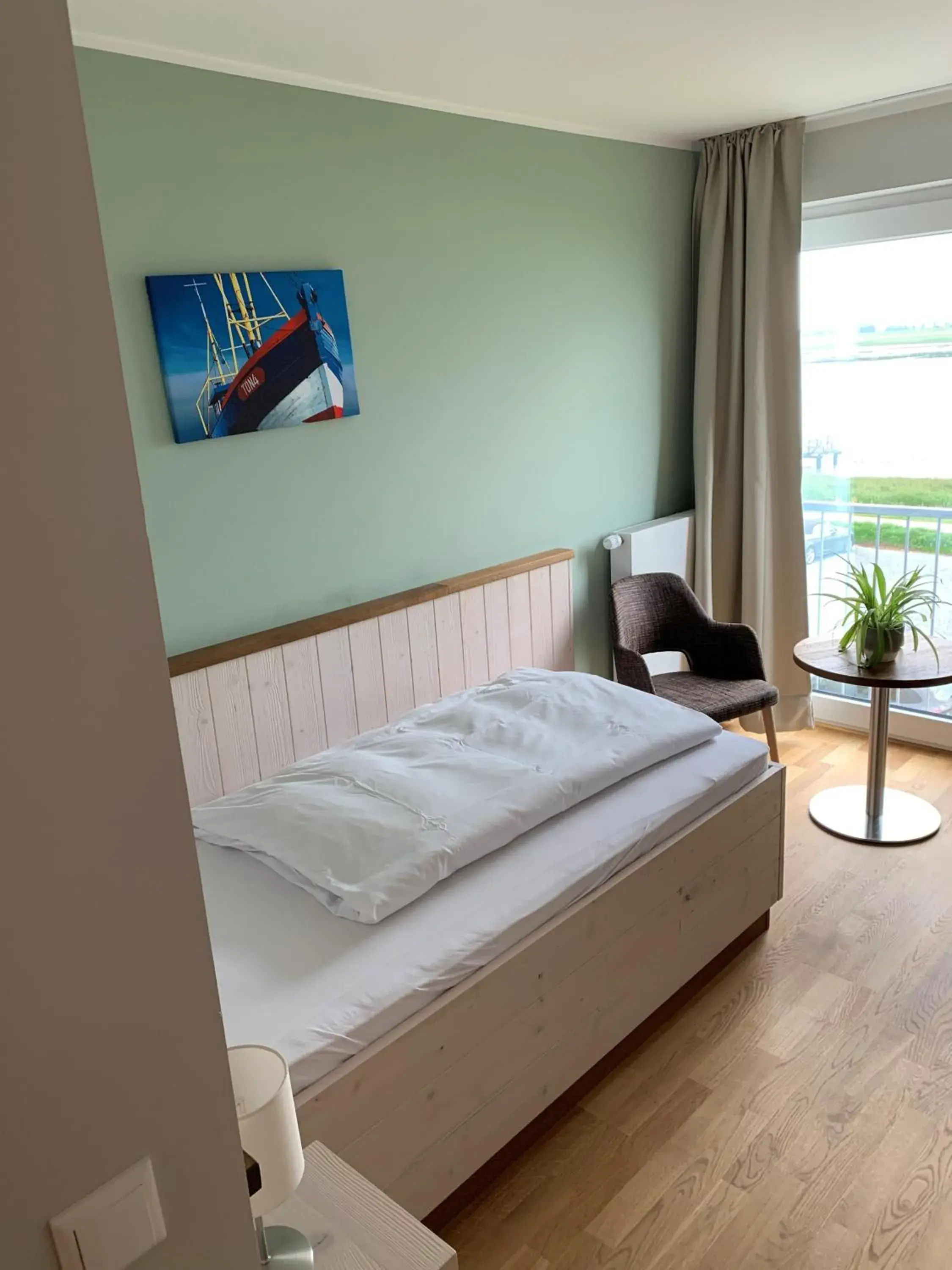 Einzelzimmer Komfort Wasserseite - single occupancy in BE BIO Hotel be natural - direkt am Wasser Einzelzimmer Komfort Wasserseite - single occupancy in BE BIO Hotel be natural - direkt am Wasser