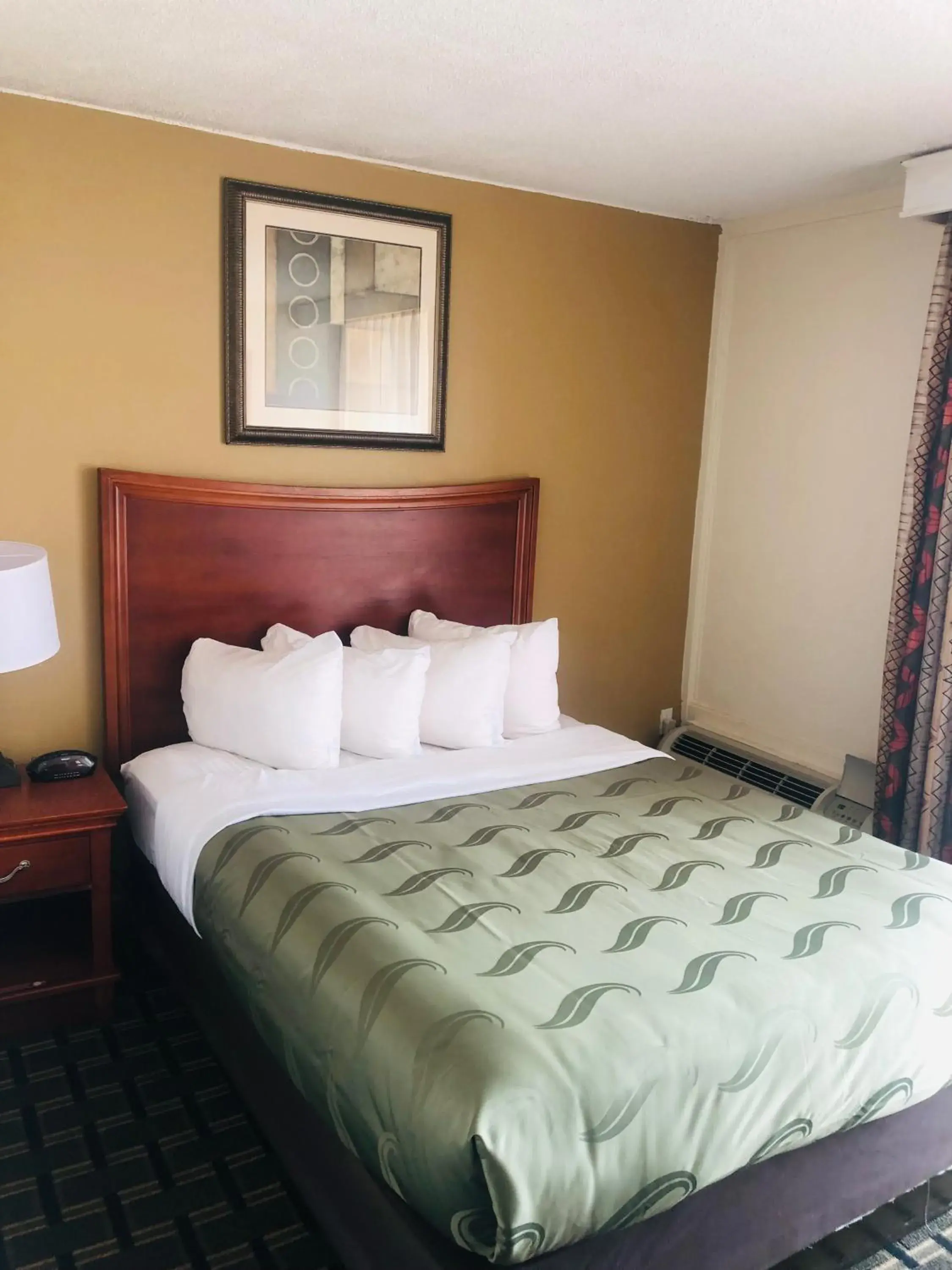 Budget Double or Twin Room in Quail Inn and Suites - Myrtle Beach Budget Double or Twin Room in Quail Inn and Suites - Myrtle Beach