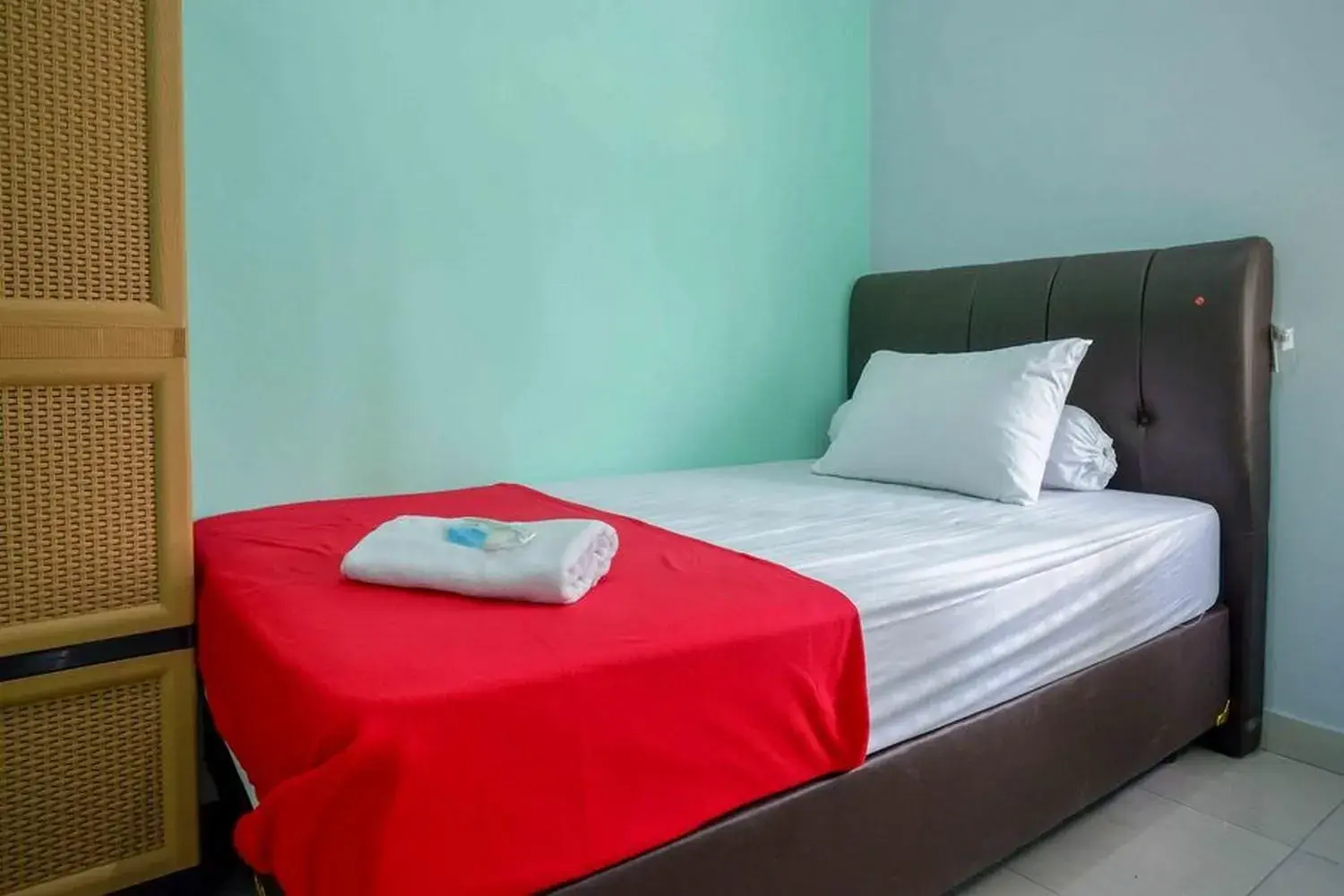 Standard Double Room in Griya Zukarnaen Syariah near Universitas Mercubuana Yogyakarta RedPartner Standard Double Room in Griya Zukarnaen Syariah near Universitas Mercubuana Yogyakarta RedPartner
