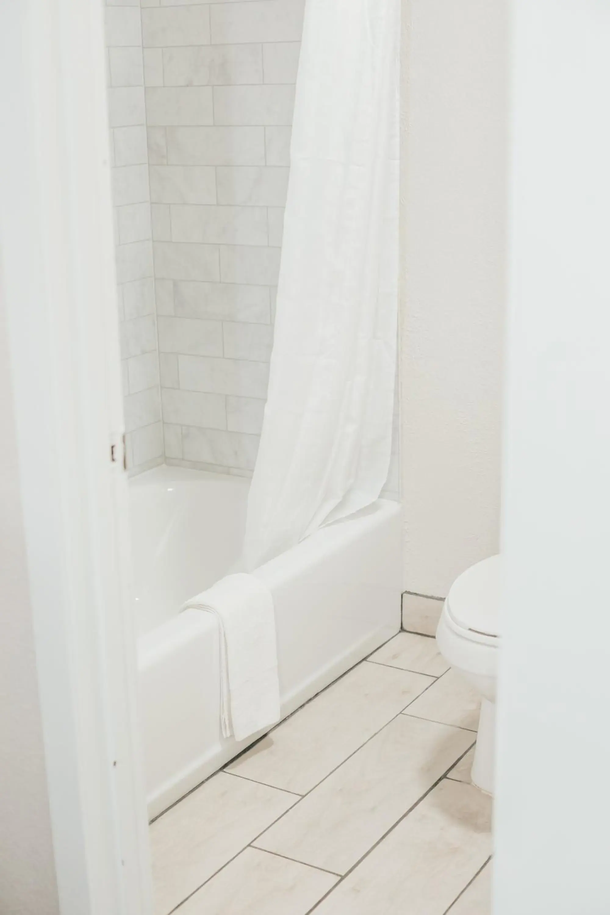 King Room - Smoking in Victorian Inn & Suites King Room - Smoking in Victorian Inn & Suites