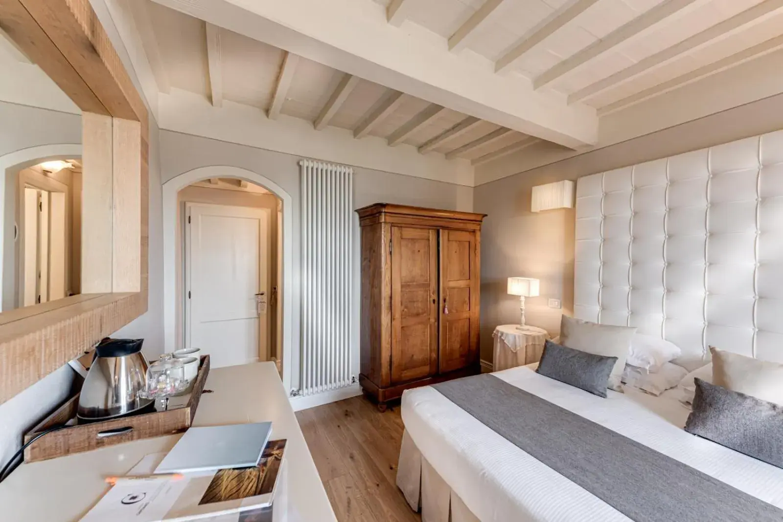 Superior Double Room in b&b BORGO CAPITANO COLLECTION Albergo diffuso - Centro Storico Superior Double Room in b&b BORGO CAPITANO COLLECTION Albergo diffuso - Centro Storico