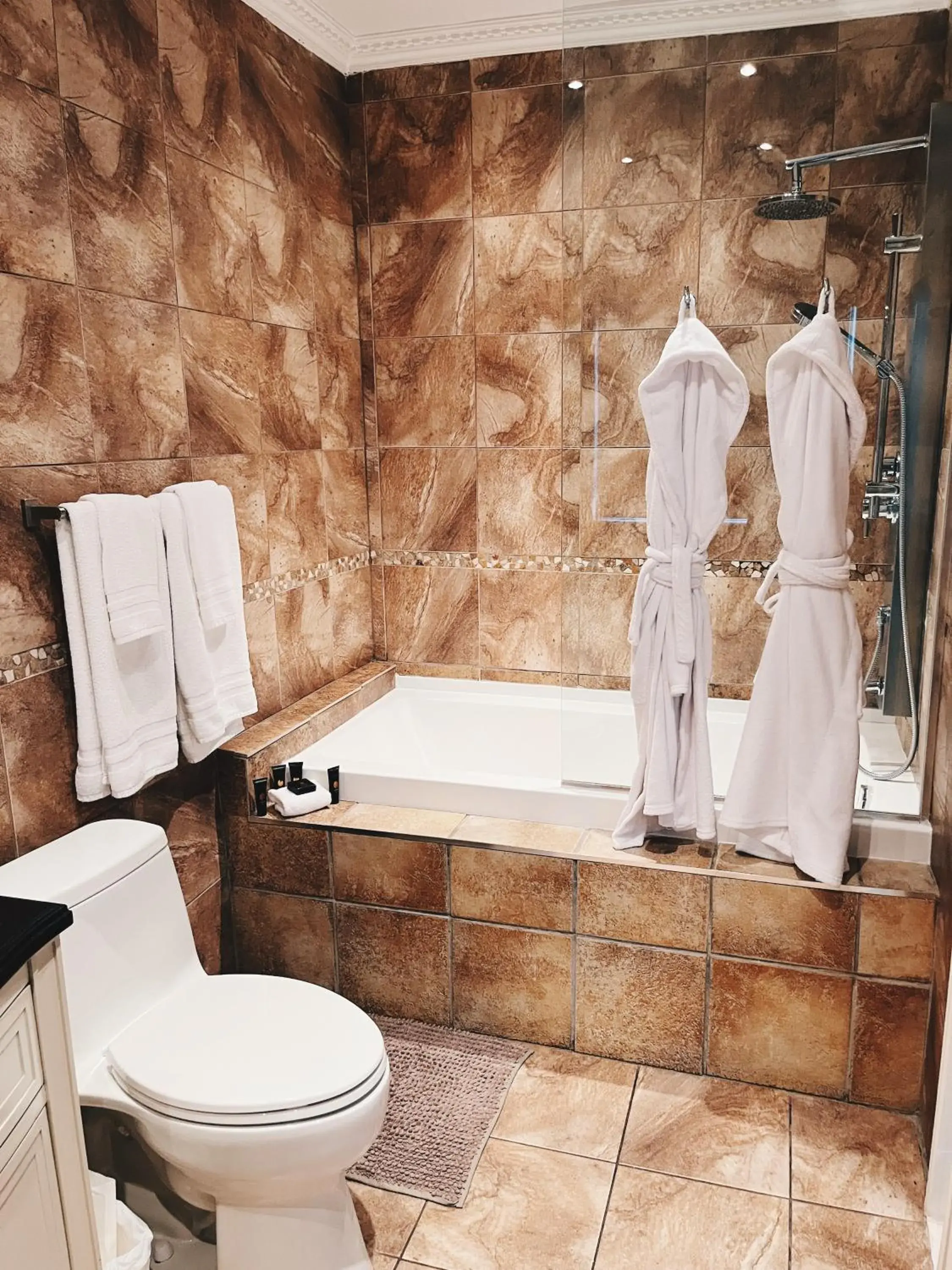 Junior Suite with One King Bed in Hotel Kutuma Junior Suite with One King Bed in Hotel Kutuma