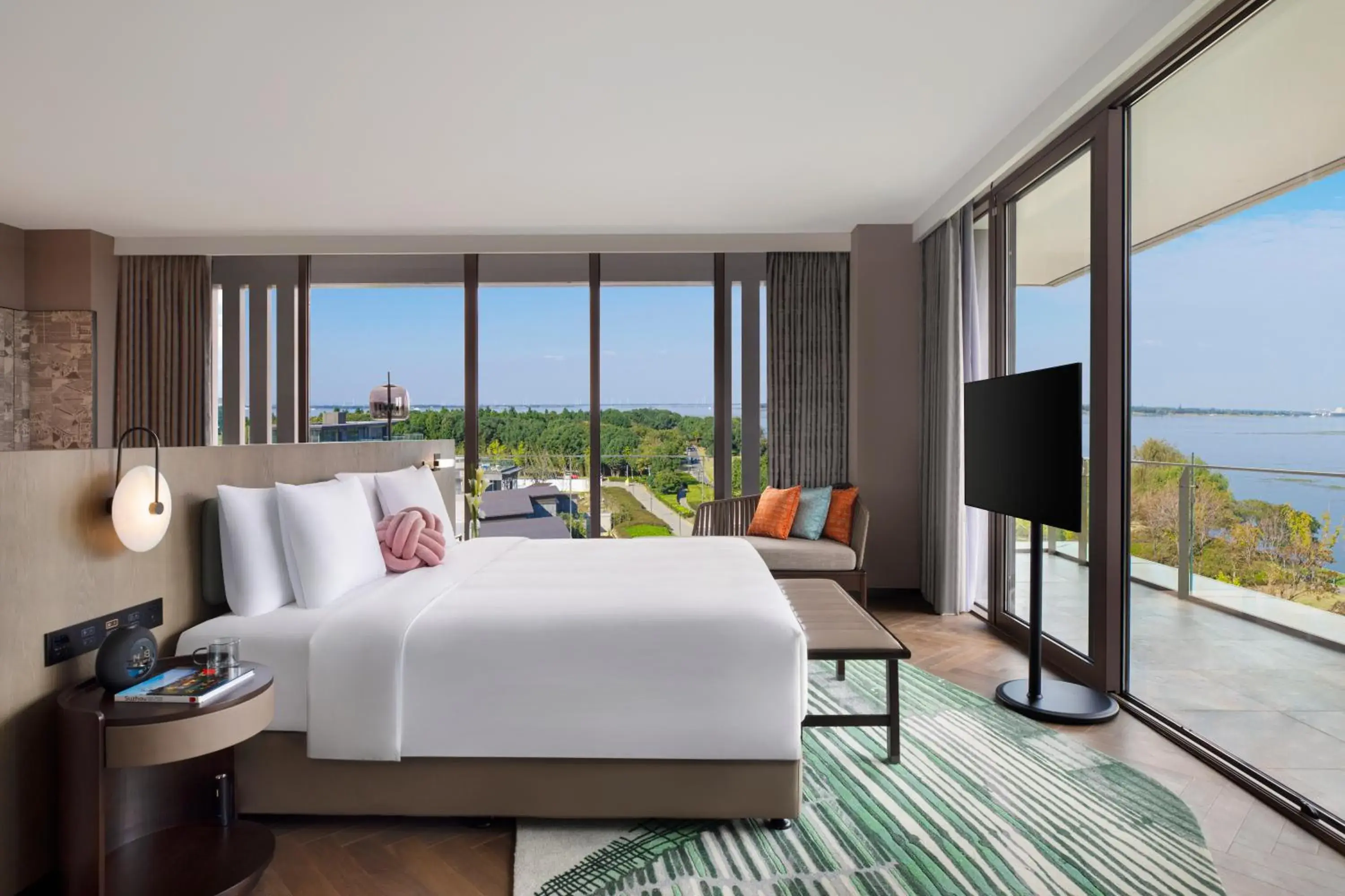 One Bedroom Suite with Lake View in Hotel Indigo Suzhou Yangcheng Lake by IHG One Bedroom Suite with Lake View in Hotel Indigo Suzhou Yangcheng Lake by IHG