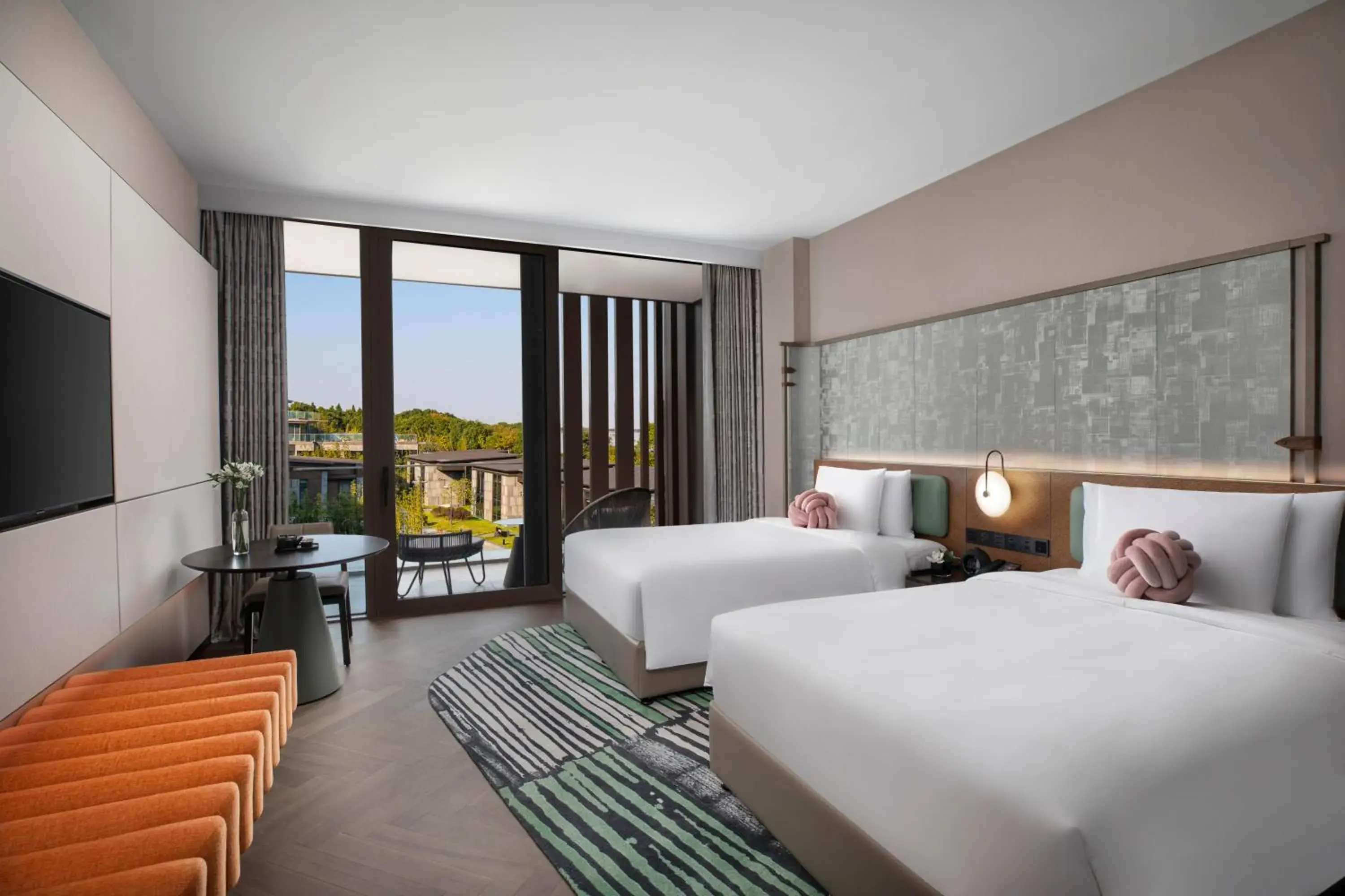 Standard Twin Room with Garden View in Hotel Indigo Suzhou Yangcheng Lake by IHG Standard Twin Room with Garden View in Hotel Indigo Suzhou Yangcheng Lake by IHG