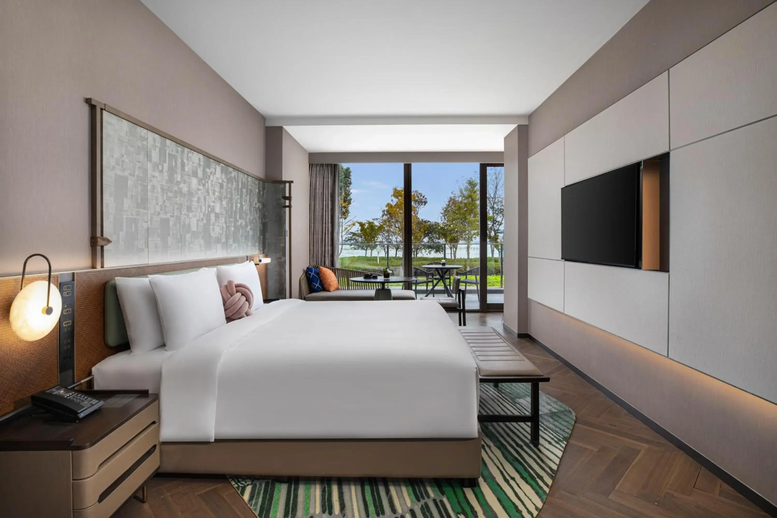Standard King Room with Garden View in Hotel Indigo Suzhou Yangcheng Lake by IHG Standard King Room with Garden View in Hotel Indigo Suzhou Yangcheng Lake by IHG