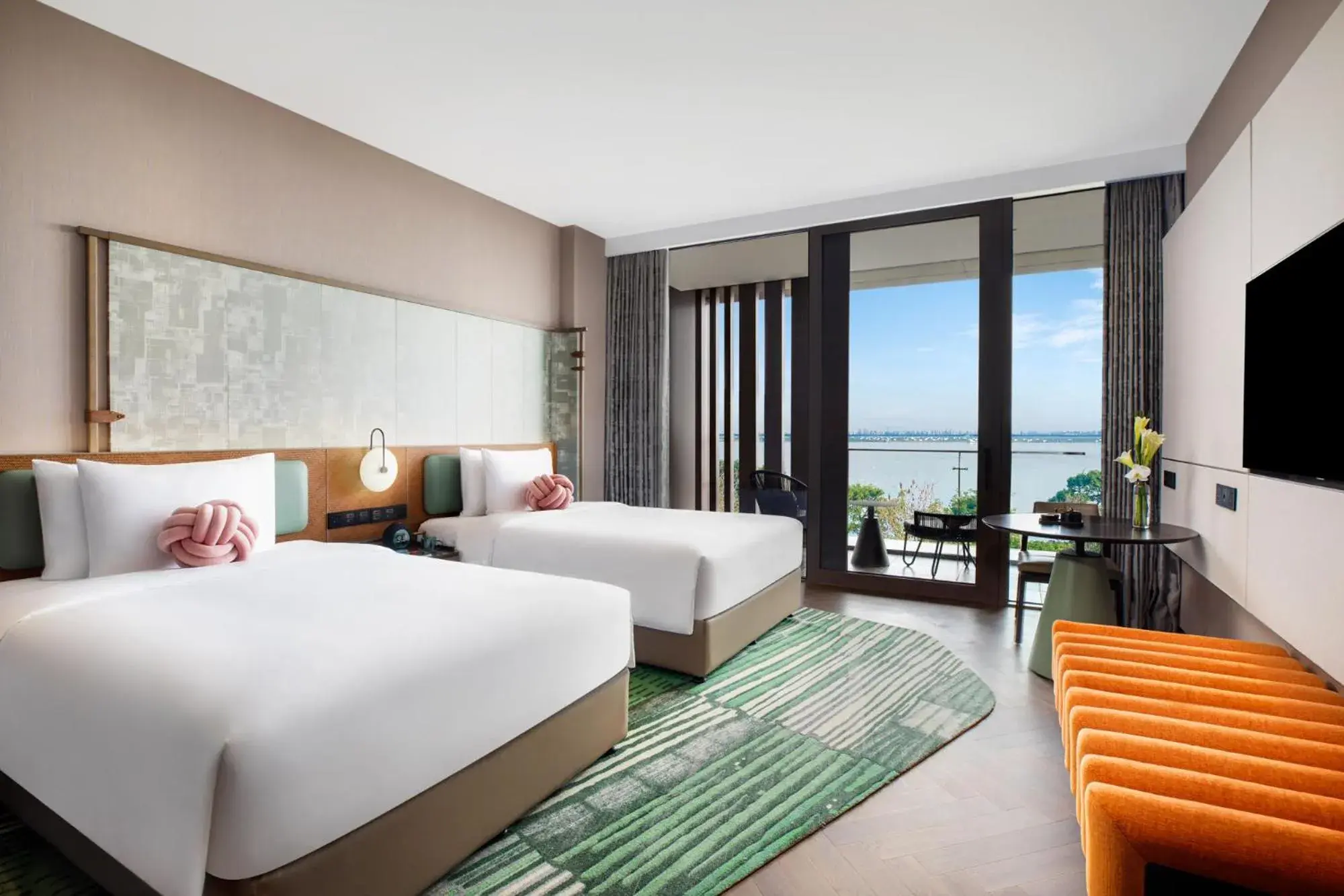 Standard Twin Room with Lake View in Hotel Indigo Suzhou Yangcheng Lake by IHG Standard Twin Room with Lake View in Hotel Indigo Suzhou Yangcheng Lake by IHG