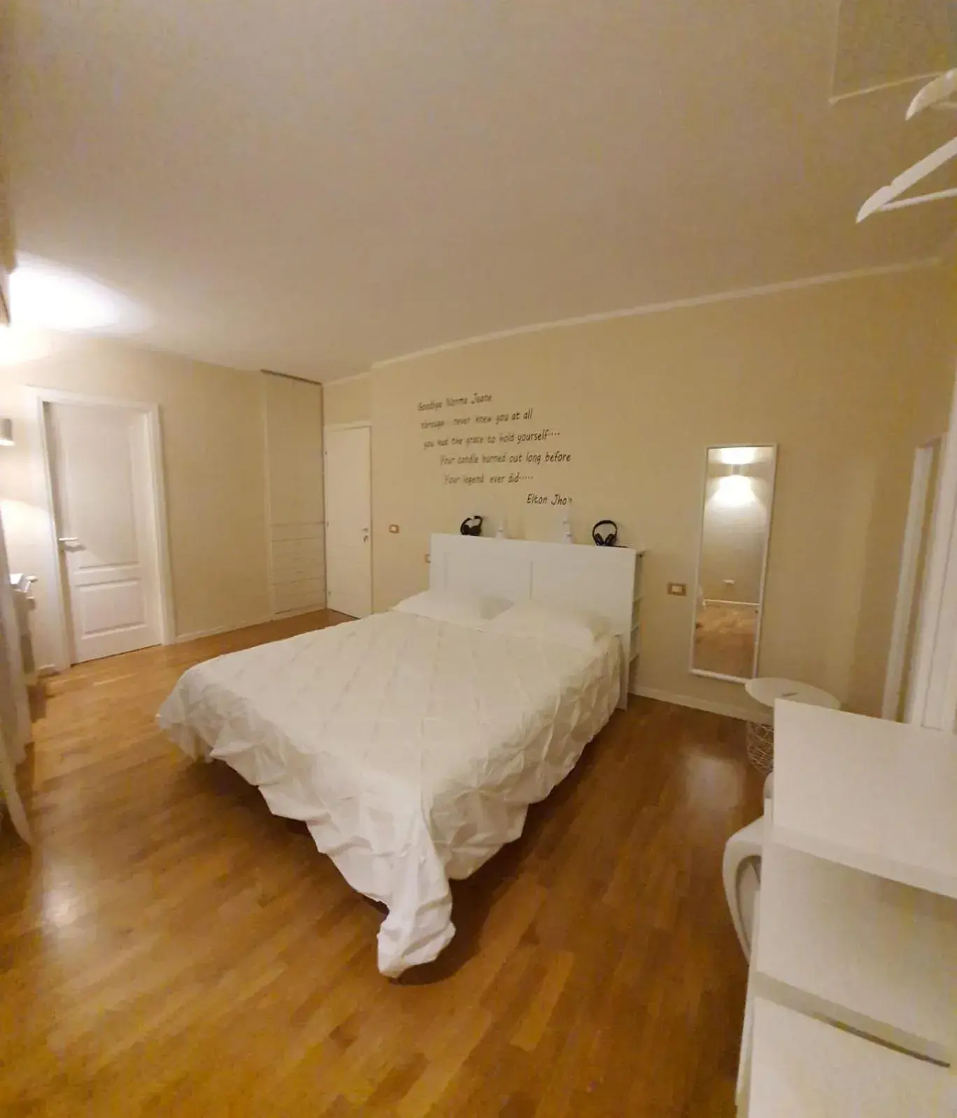 Double Room with Private Bathroom - single occupancy in B&B METRO' Double Room with Private Bathroom - single occupancy in B&B METRO'