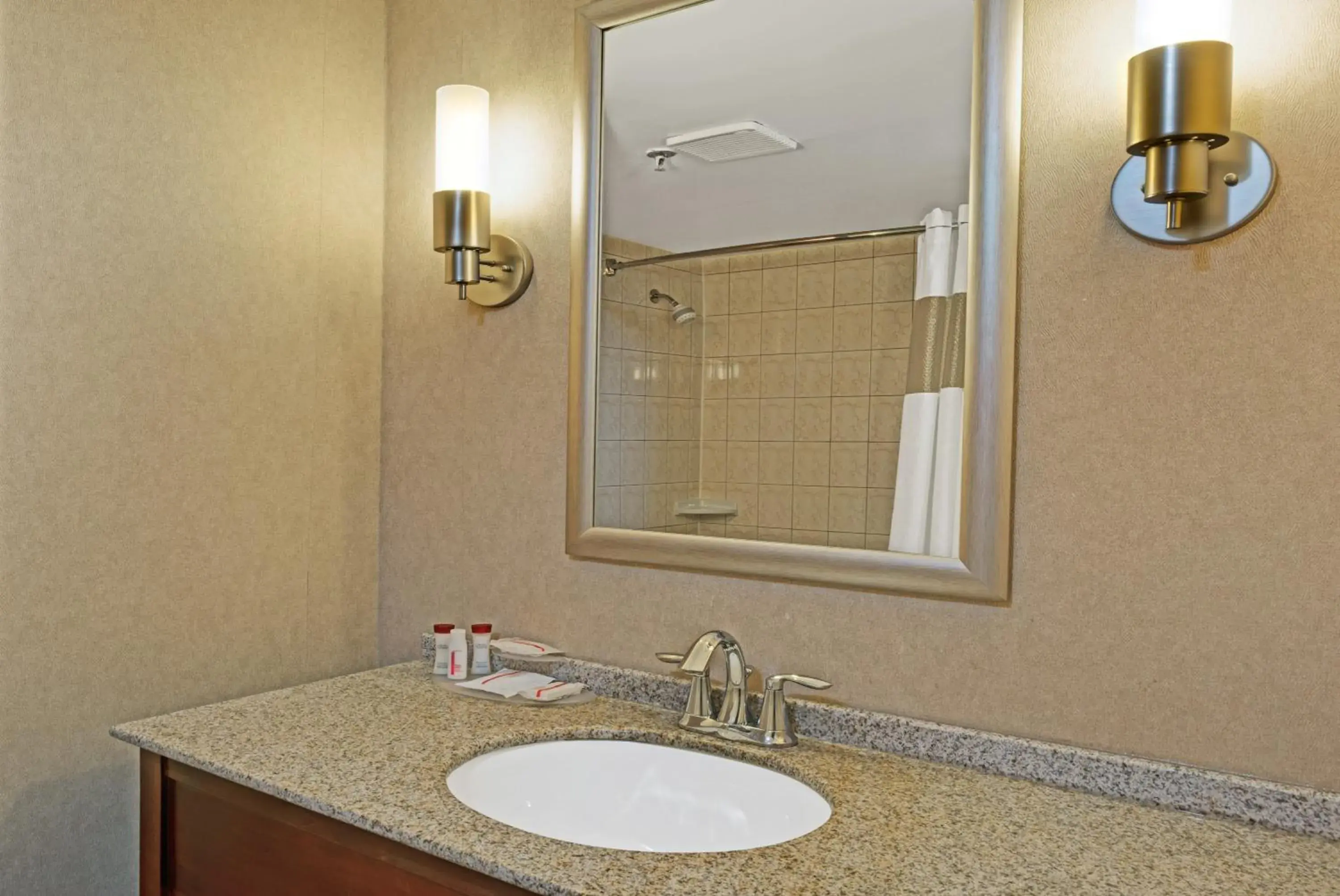 Queen Room with Two Queen Beds - Mobility Access/Non-Smoking in Ramada by Wyndham Niagara Falls/Fallsview Queen Room with Two Queen Beds - Mobility Access/Non-Smoking in Ramada by Wyndham Niagara Falls/Fallsview