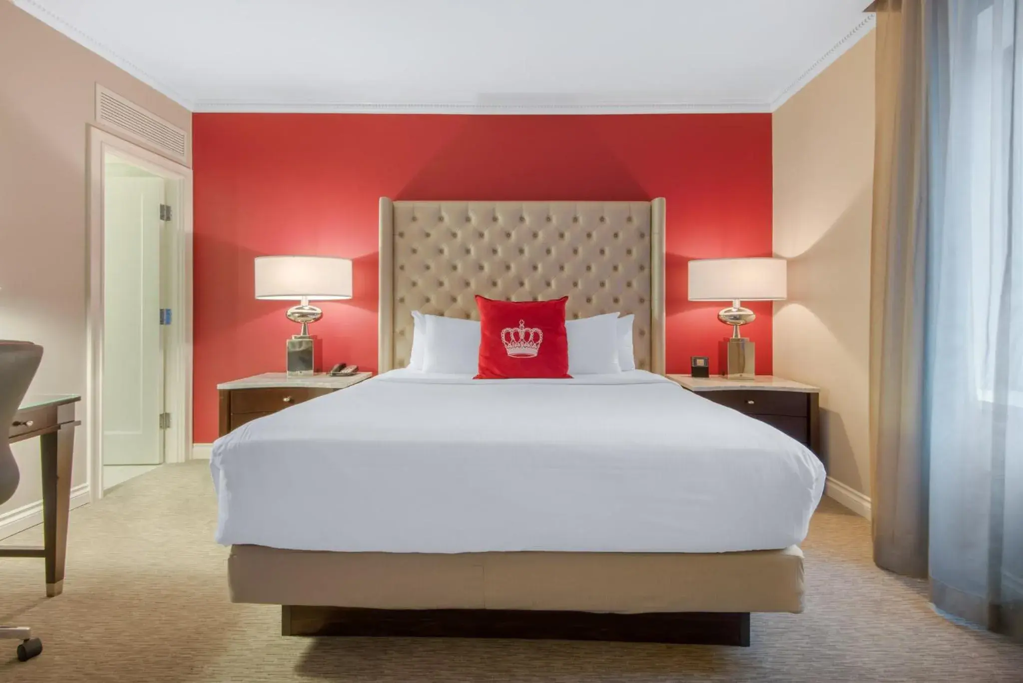 Deluxe Room - 1 Queen Bed in The Omni King Edward Hotel Deluxe Room - 1 Queen Bed in The Omni King Edward Hotel