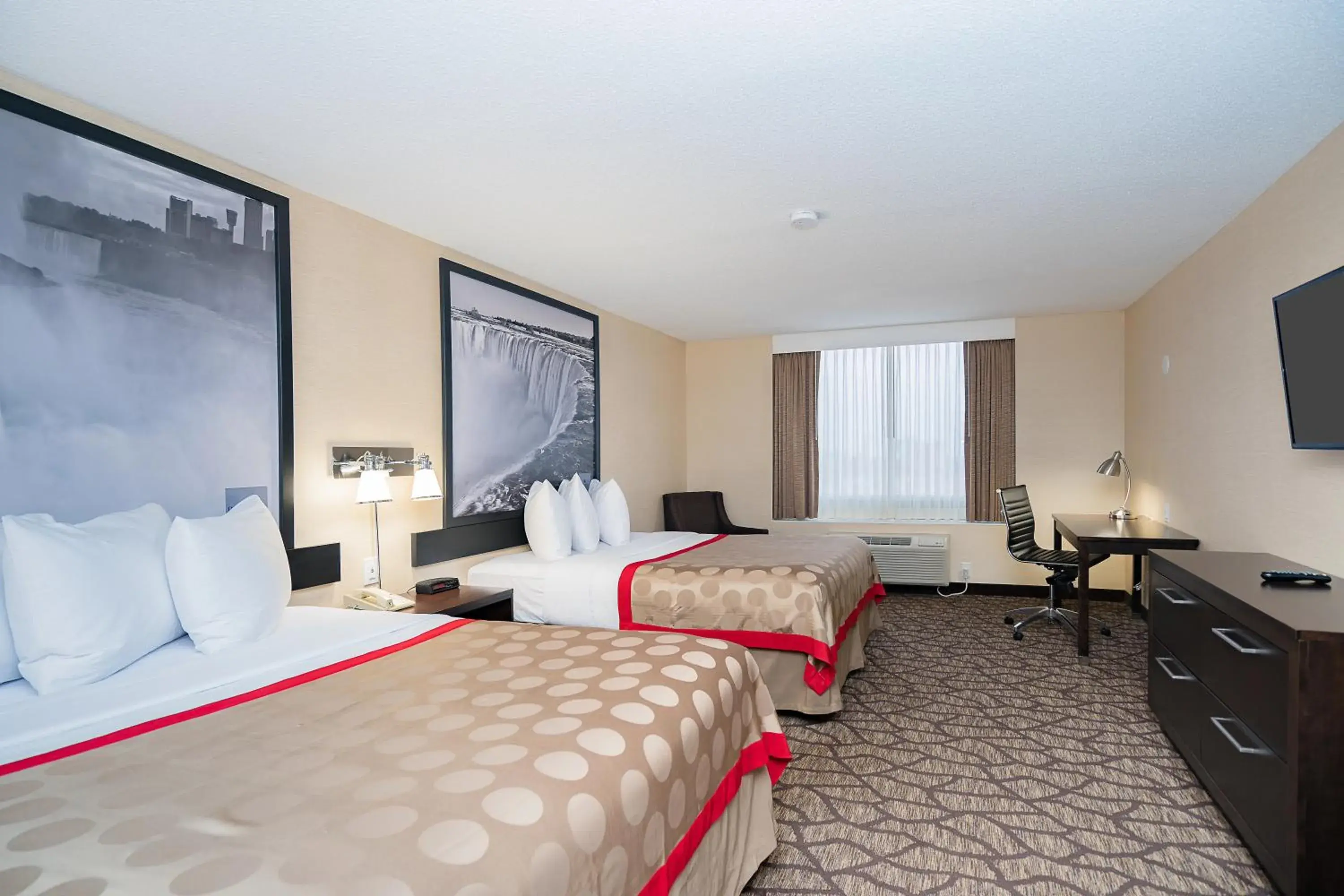 Deluxe Queen Room - Mobility Access/Non-Smoking in Ramada By Wyndham Niagara Falls near the Falls Deluxe Queen Room - Mobility Access/Non-Smoking in Ramada By Wyndham Niagara Falls near the Falls