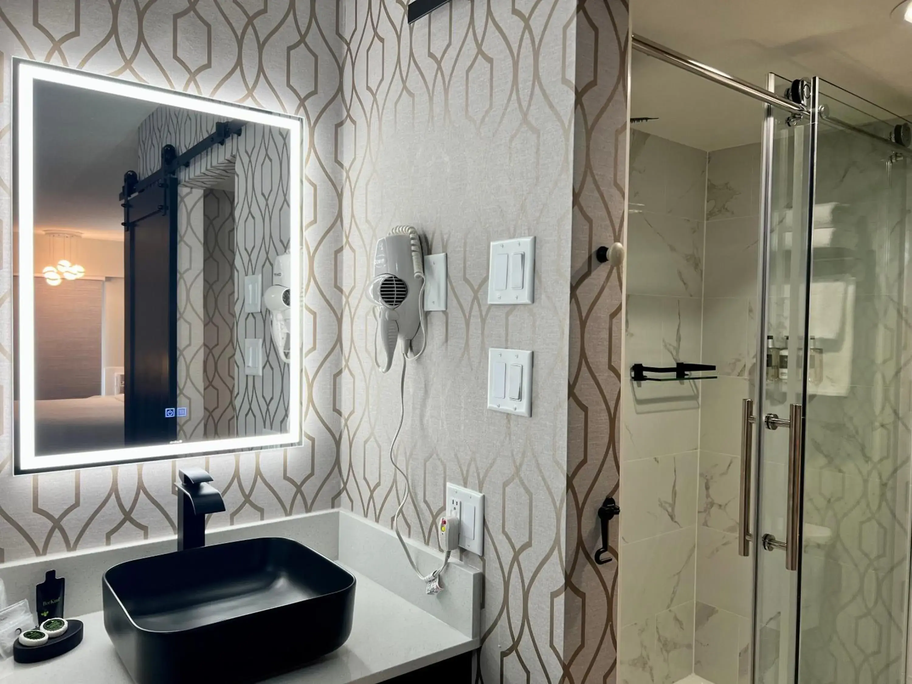 King Suite - Non Smoking in The Vic, an Ascend Collection Hotel King Suite - Non Smoking in The Vic, an Ascend Collection Hotel