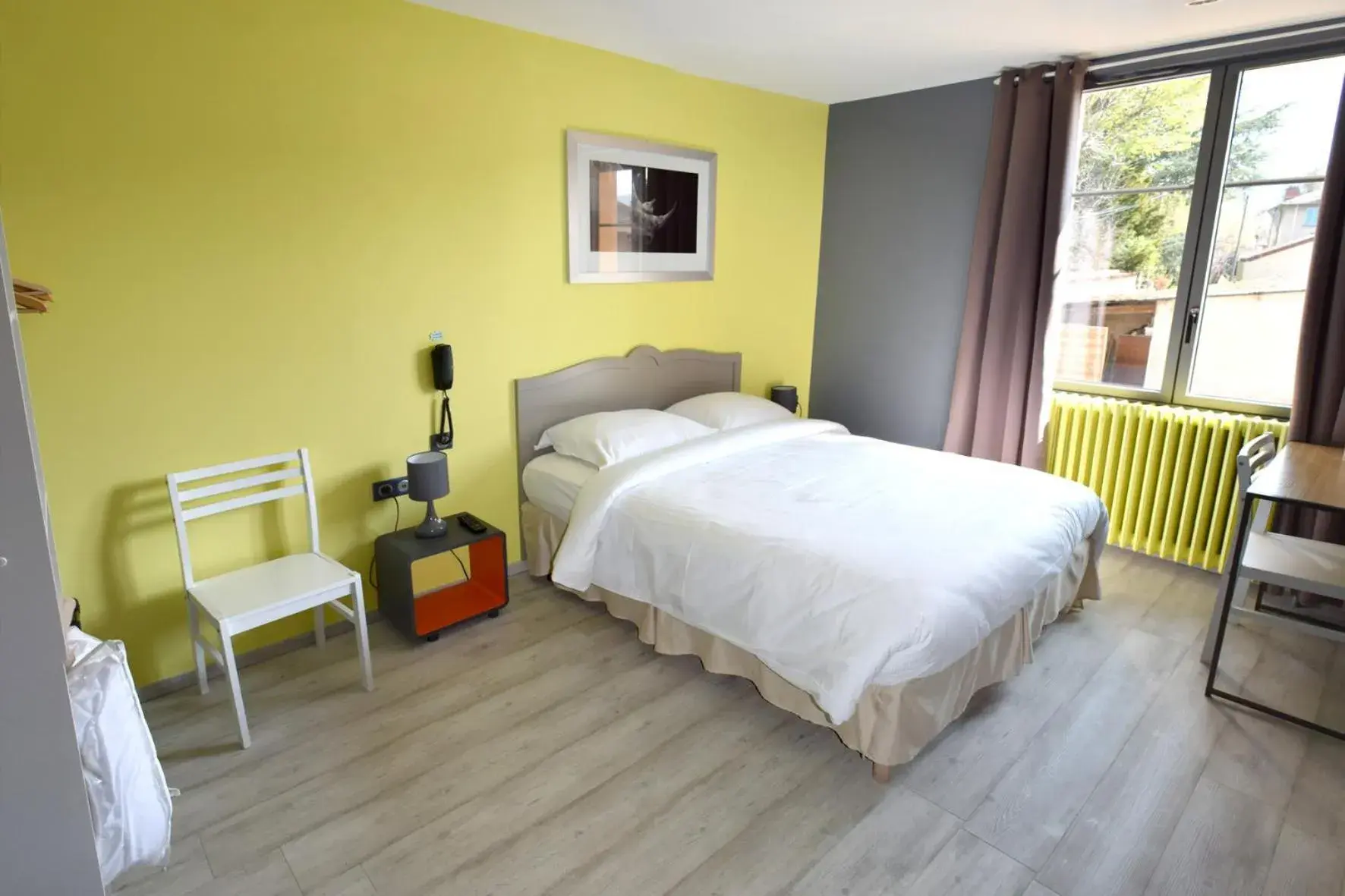 Standard Double Room in Hotel de l'Abbaye à Cluny Standard Double Room in Hotel de l'Abbaye à Cluny