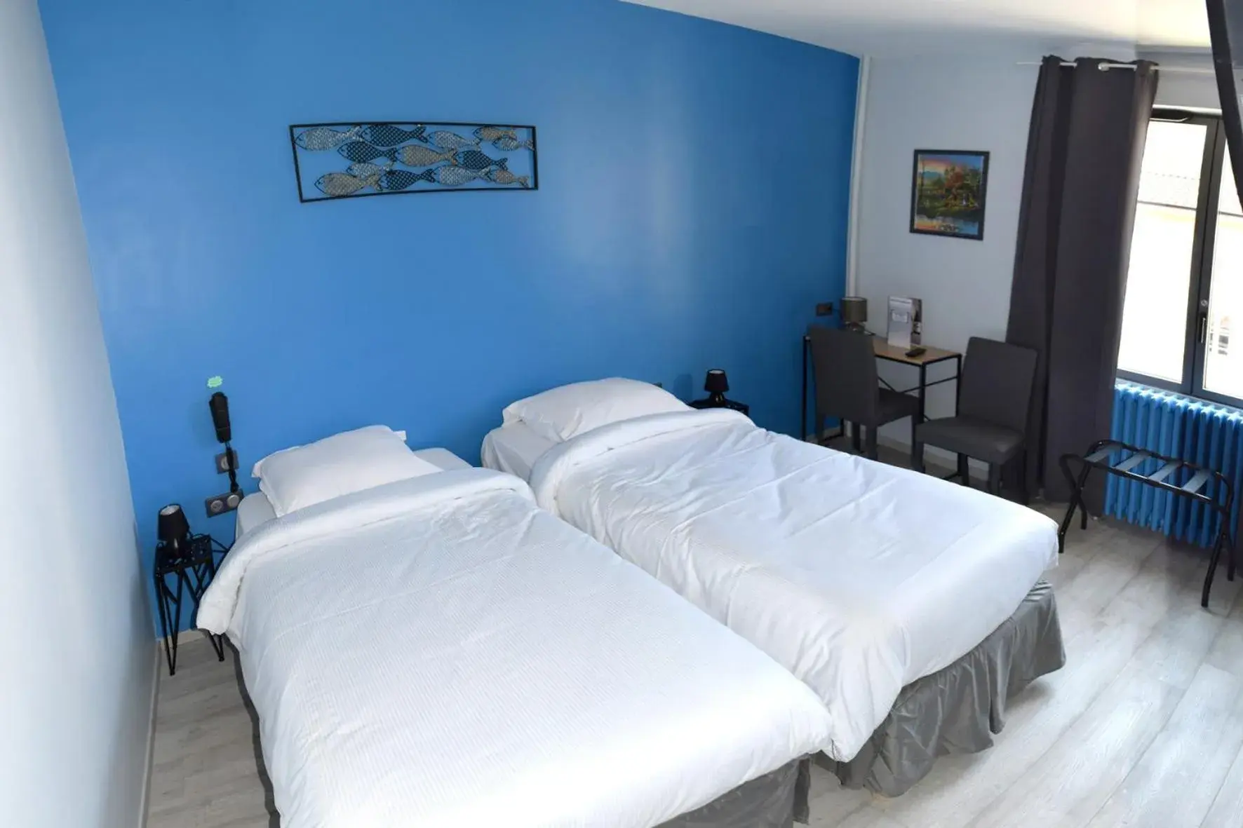 Twin Room in Hotel de l'Abbaye à Cluny Twin Room in Hotel de l'Abbaye à Cluny