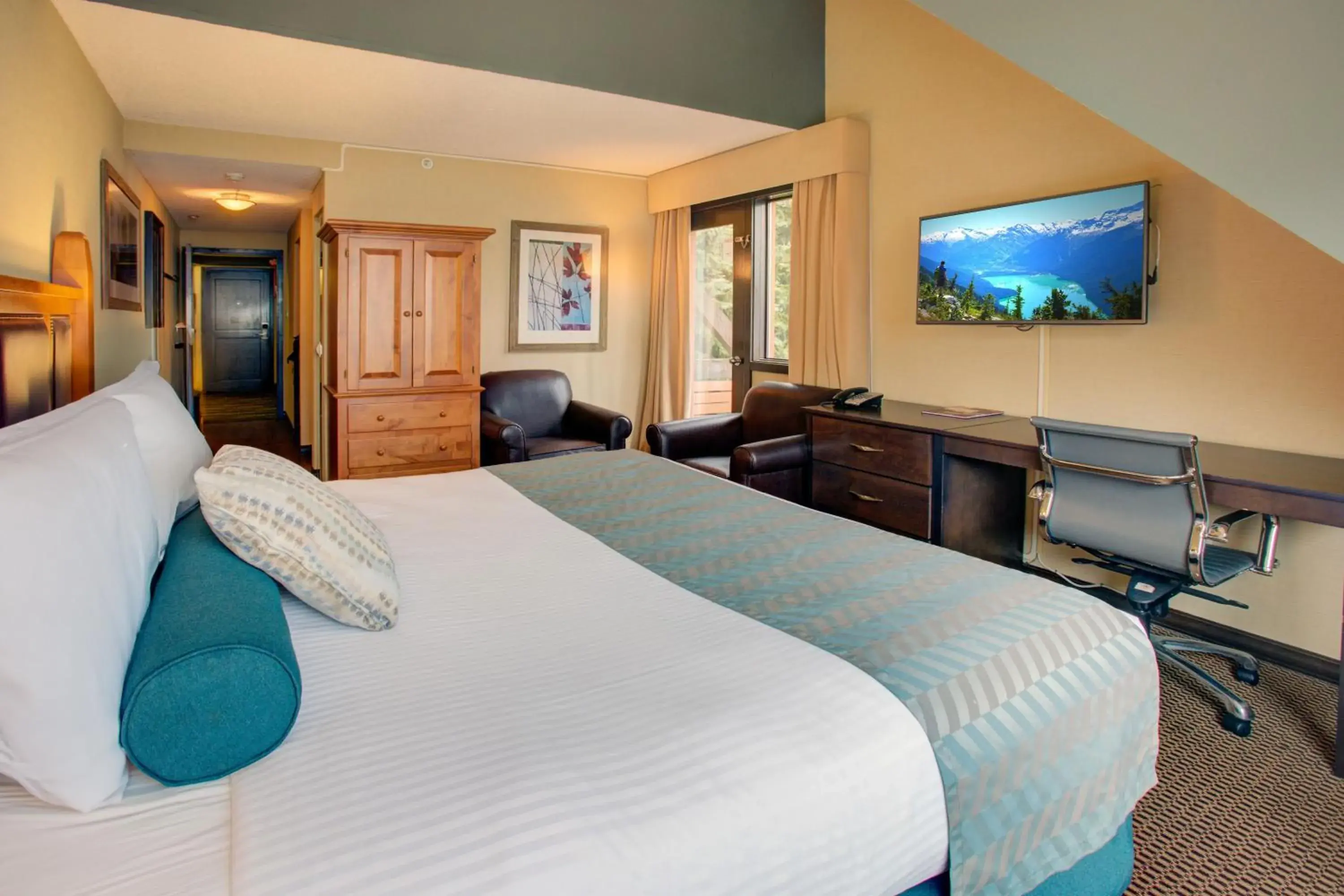 King Room with Balcony in Blackcomb Lodge King Room with Balcony in Blackcomb Lodge