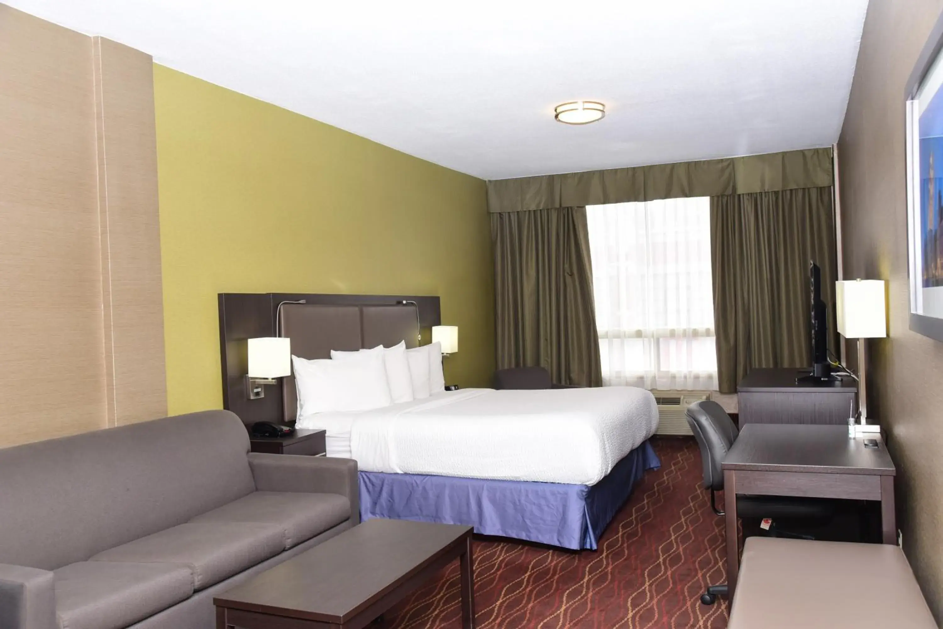 1 King Deluxe Room in Days Inn by Wyndham Ottawa 1 King Deluxe Room in Days Inn by Wyndham Ottawa