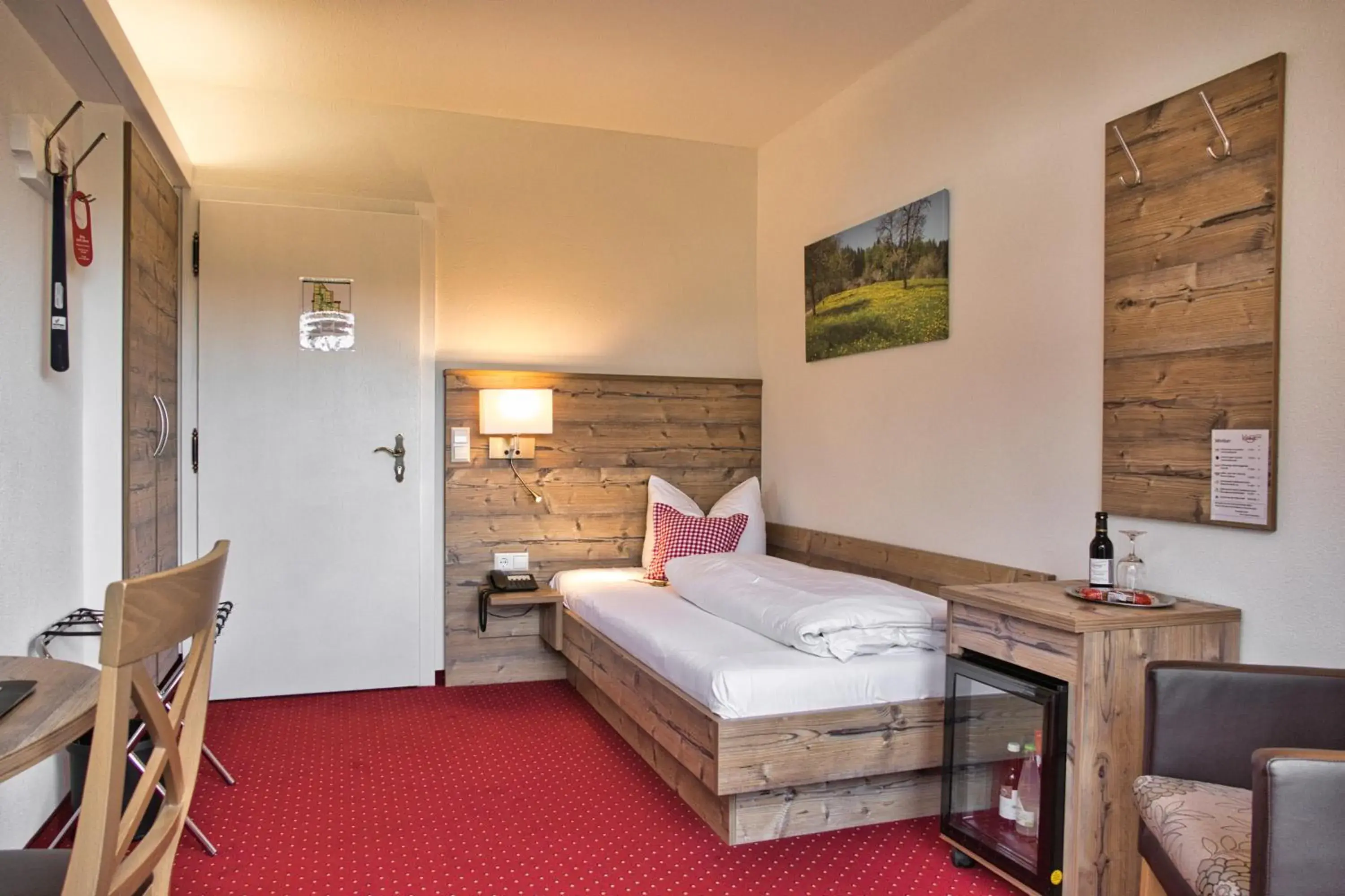 Deluxe Single Room with Balcony in Höhenhotel & Restaurant Kalikutt Deluxe Single Room with Balcony in Höhenhotel & Restaurant Kalikutt