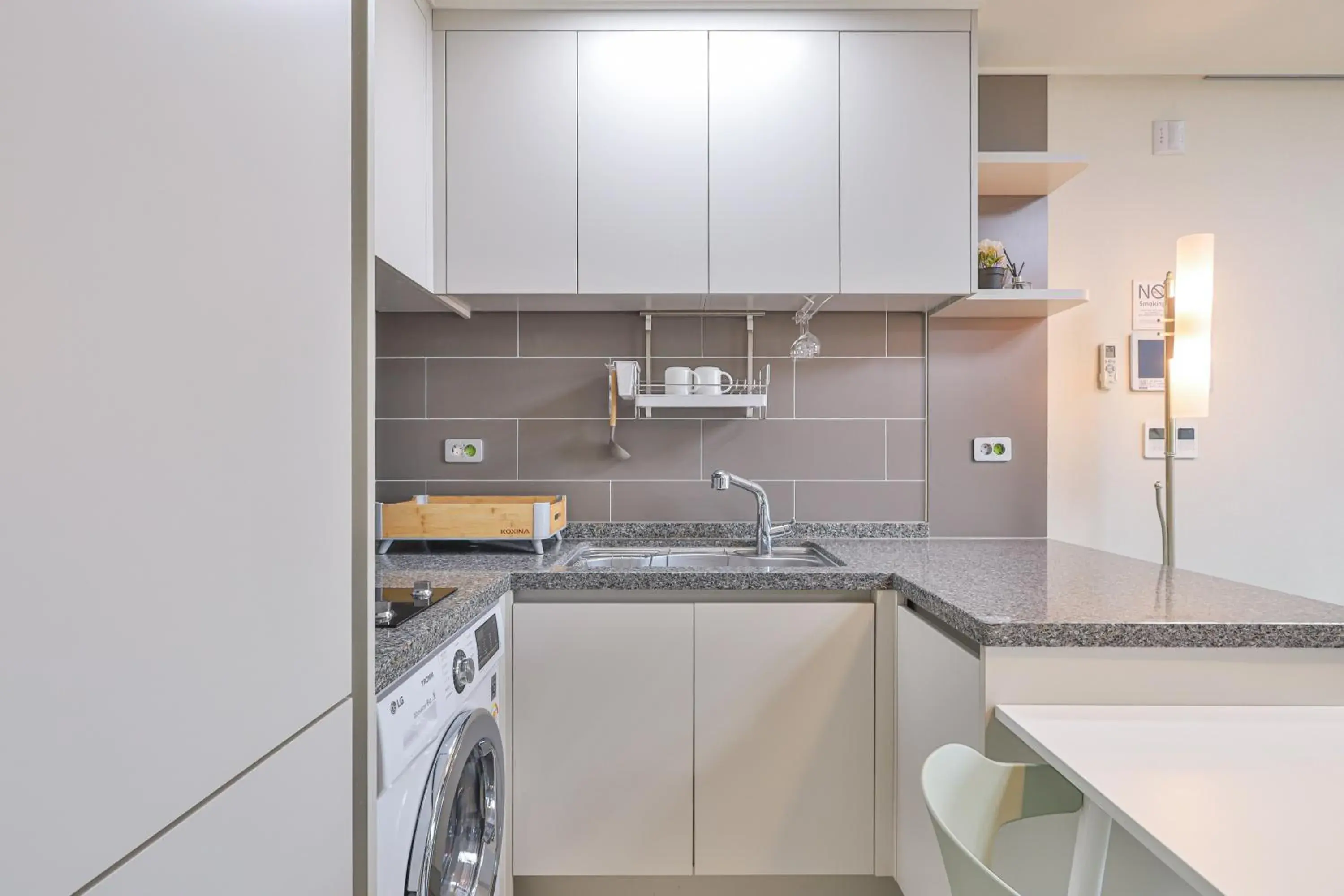 Deluxe Double Room in Landmark Stay in Songdo Deluxe Double Room in Landmark Stay in Songdo