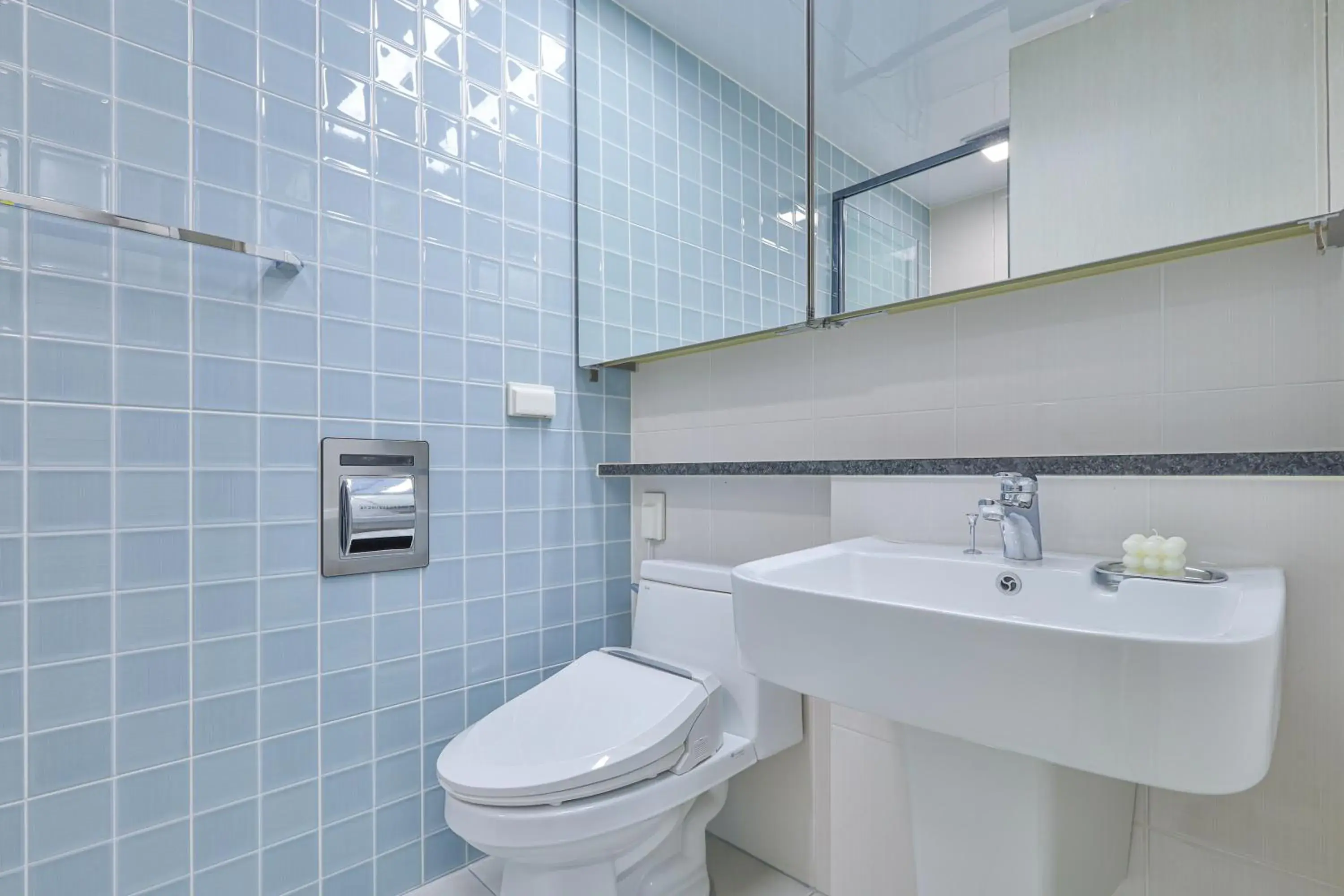 Standard Double Room in Landmark Stay in Songdo Standard Double Room in Landmark Stay in Songdo