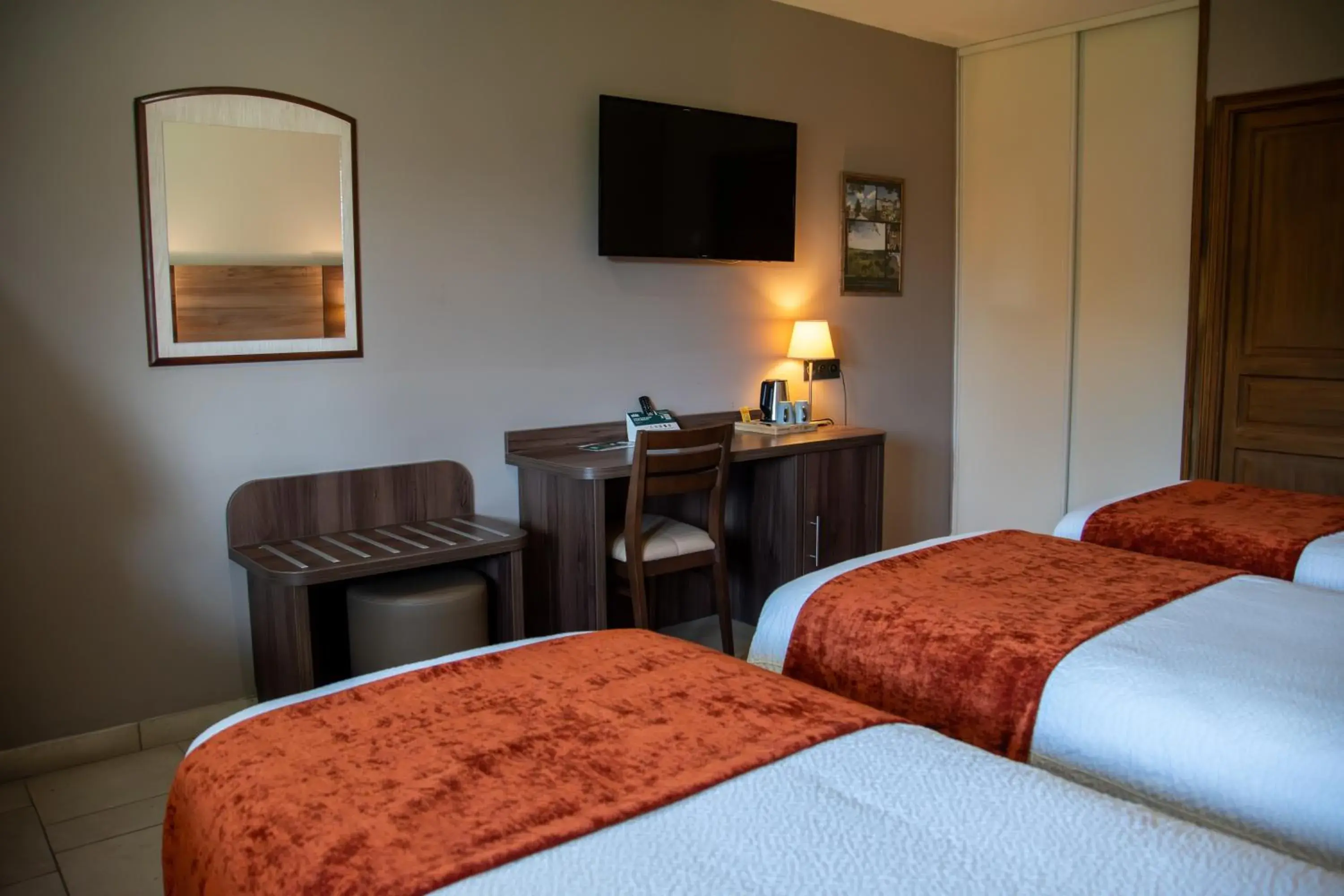 Standard Triple Room in Logis Des Sources Standard Triple Room in Logis Des Sources