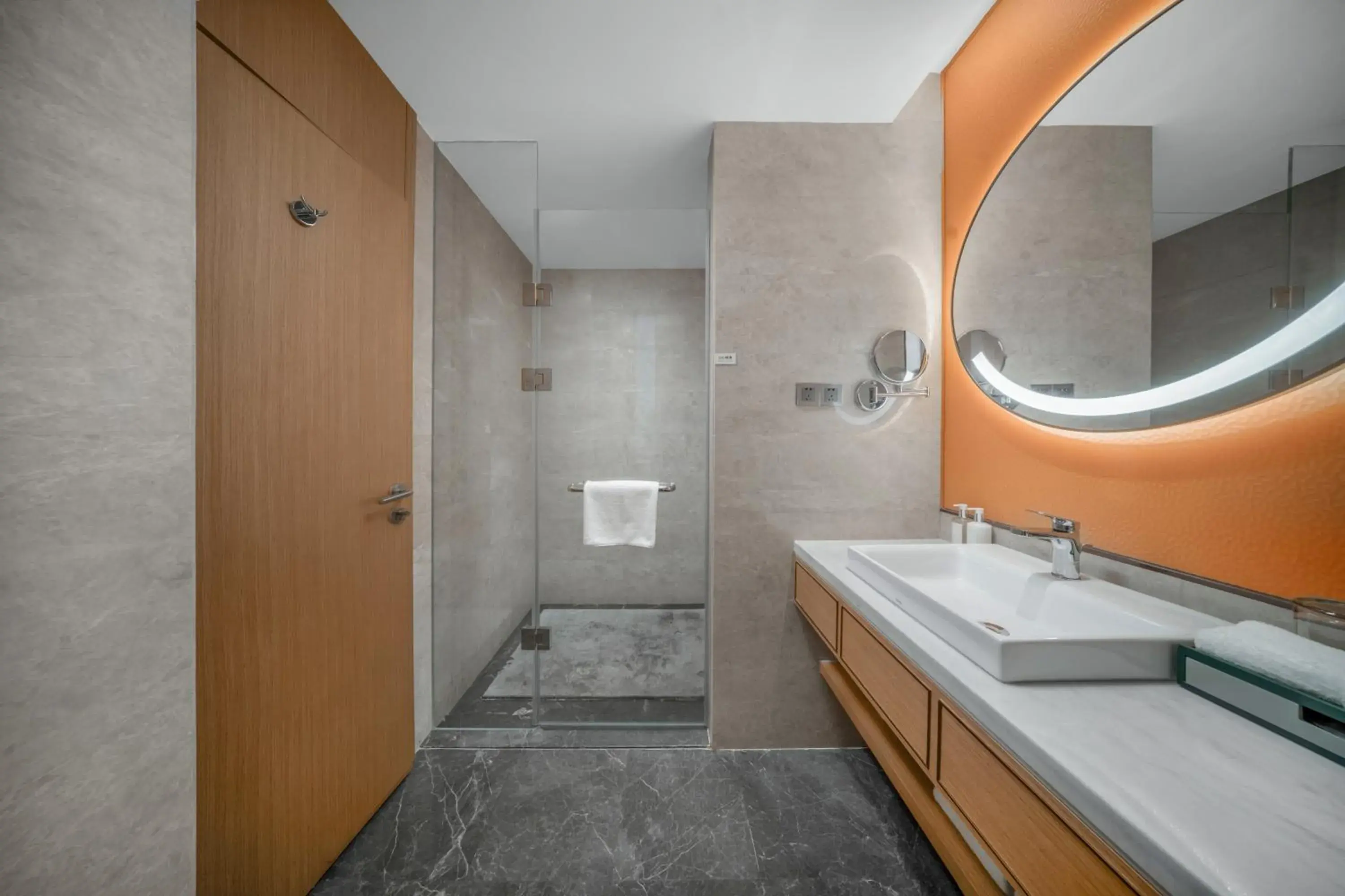 Standard Double Room with Two Double Beds - High Floor in Holiday Inn Luzhou Longjian by IHG Standard Double Room with Two Double Beds - High Floor in Holiday Inn Luzhou Longjian by IHG