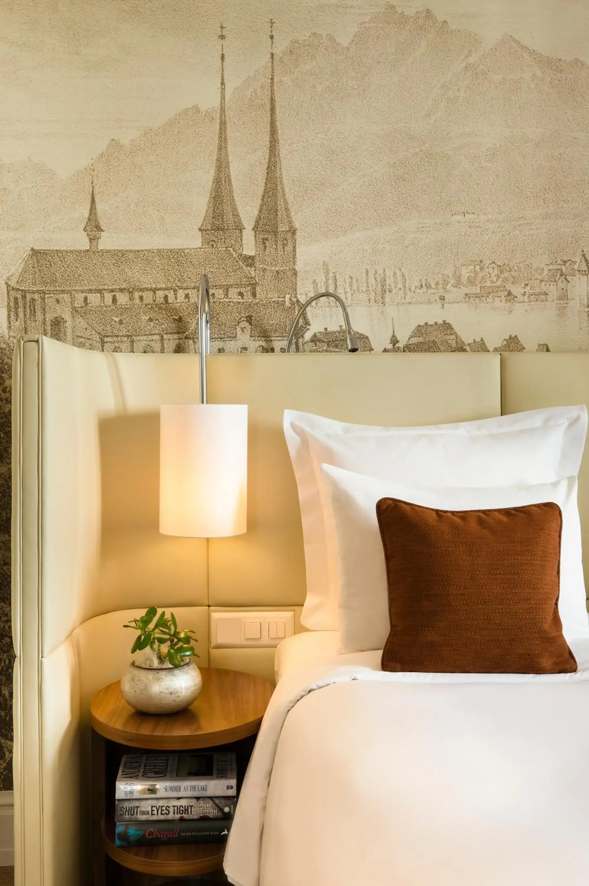 Deluxe room, Larger Guest room, 1 King in Renaissance Lucerne Hotel Deluxe room, Larger Guest room, 1 King in Renaissance Lucerne Hotel