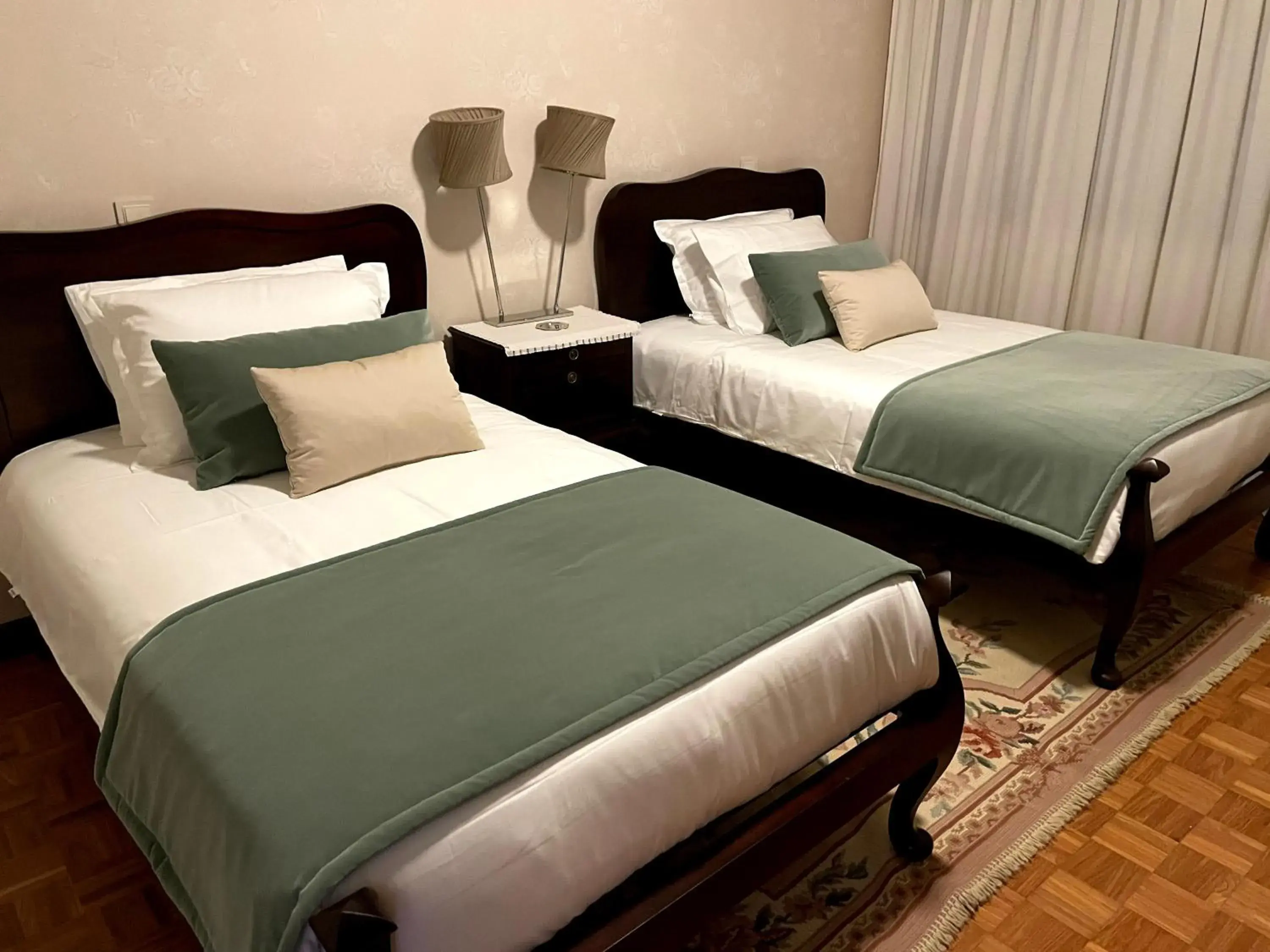 Deluxe Twin Room in Santiago Family House Deluxe Twin Room in Santiago Family House