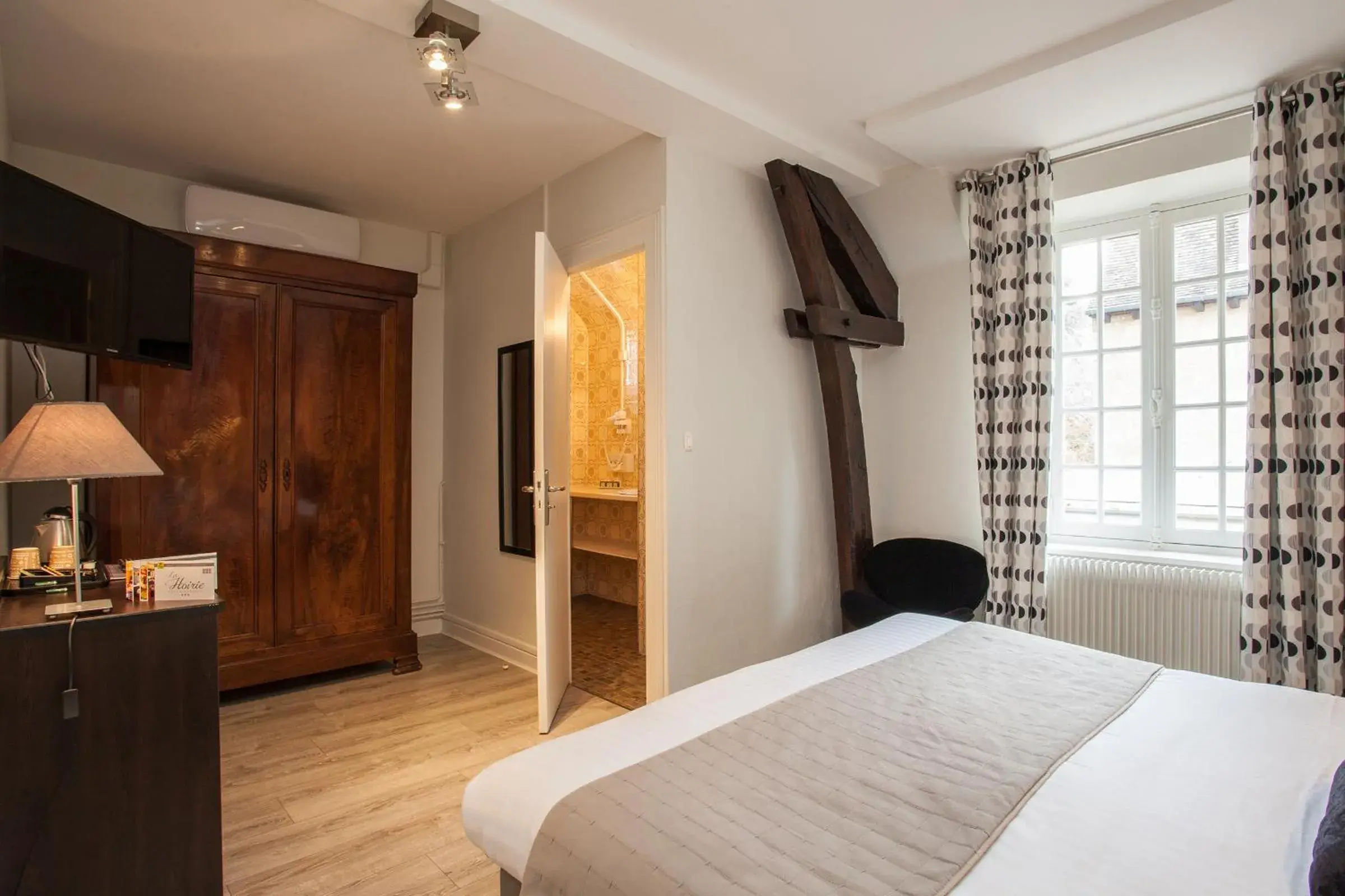 Tradition Comfort Double or Twin Room in Hôtel La Hoirie Tradition Comfort Double or Twin Room in Hôtel La Hoirie