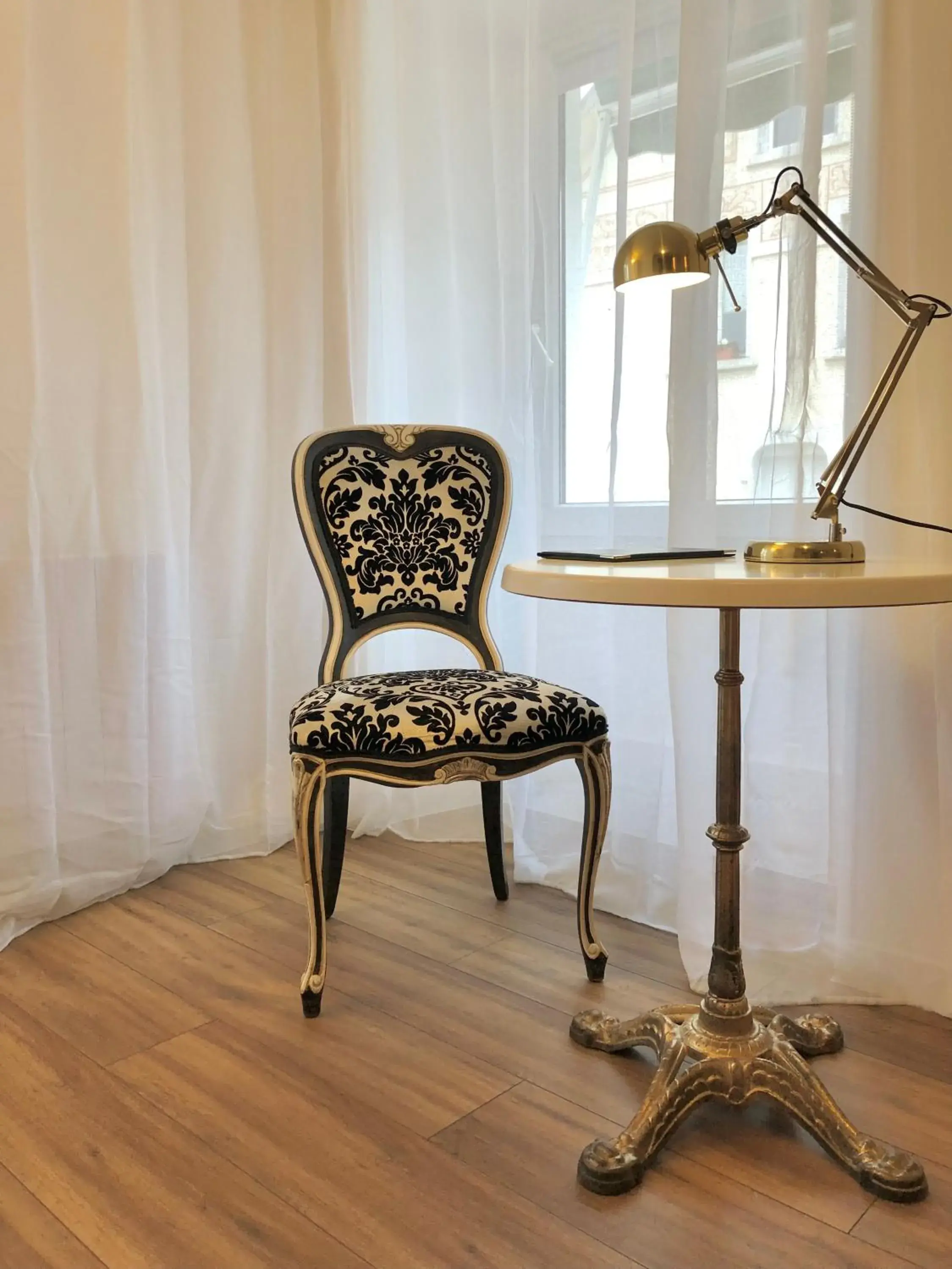 Double Room in Hôtel D’Artiste Double Room in Hôtel D’Artiste