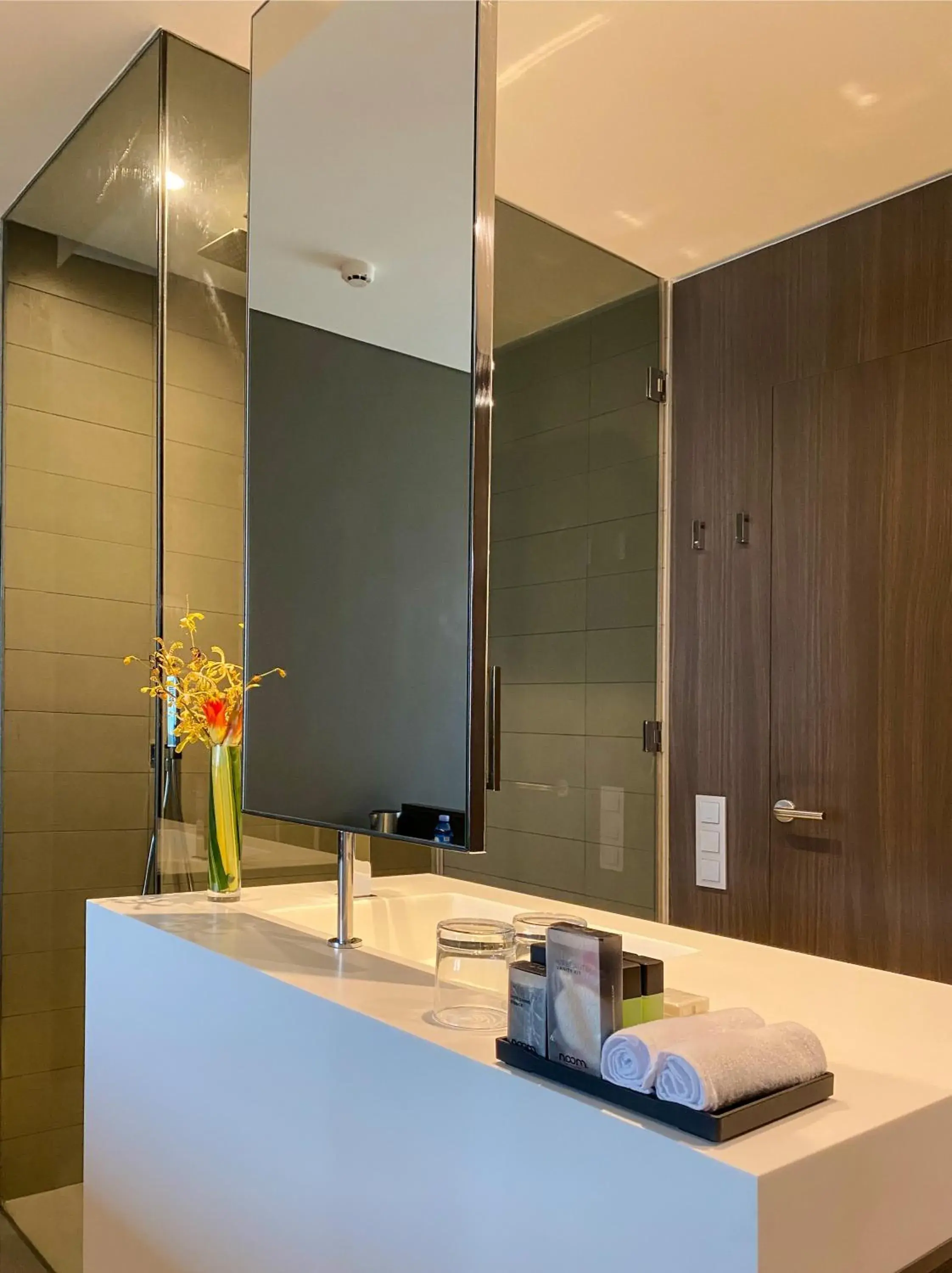 Double Room with Lake View in Noom Hotel Abidjan Plateau Double Room with Lake View in Noom Hotel Abidjan Plateau