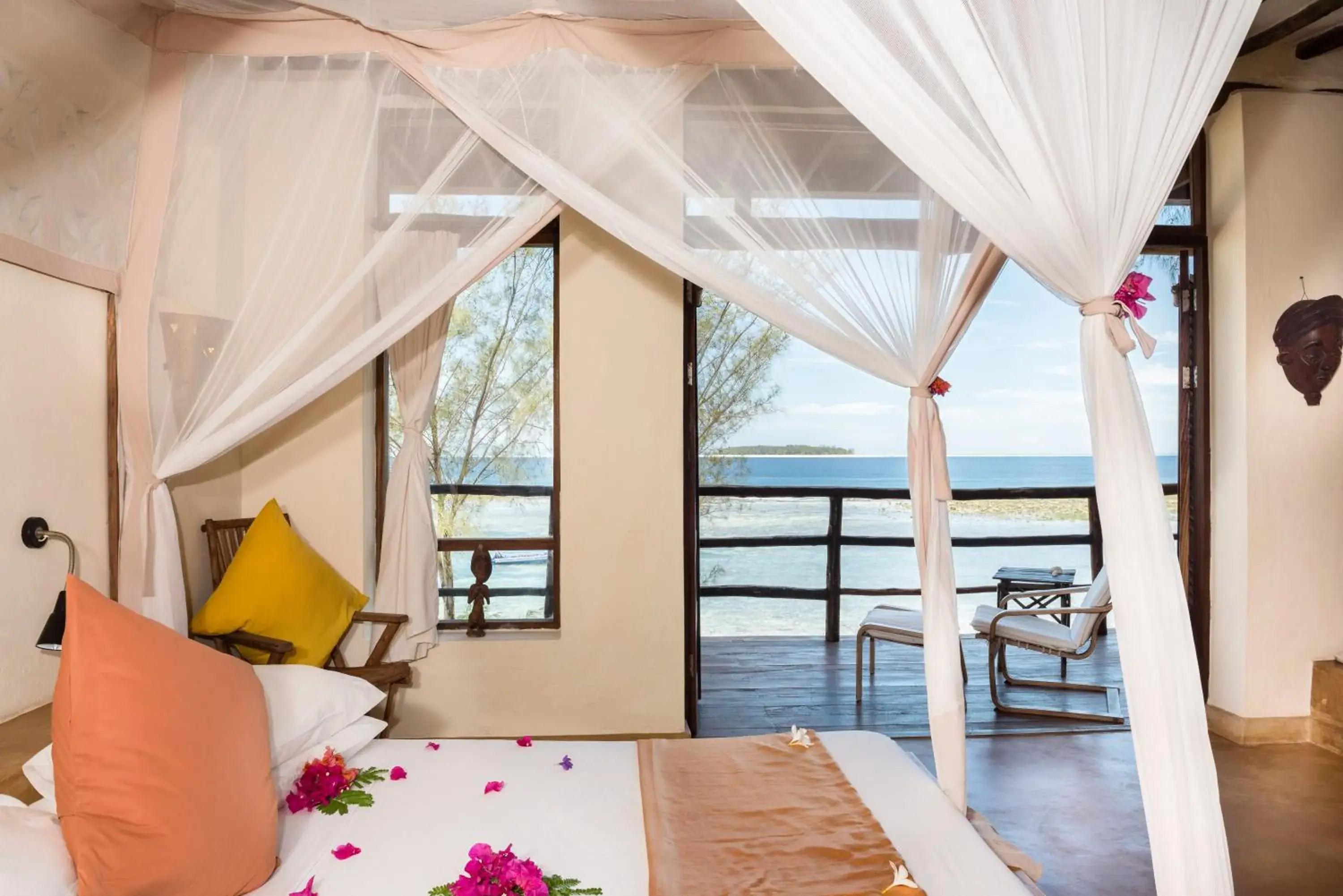 Deluxe Ocean Front Suite in Sunshine Marine Lodge Deluxe Ocean Front Suite in Sunshine Marine Lodge