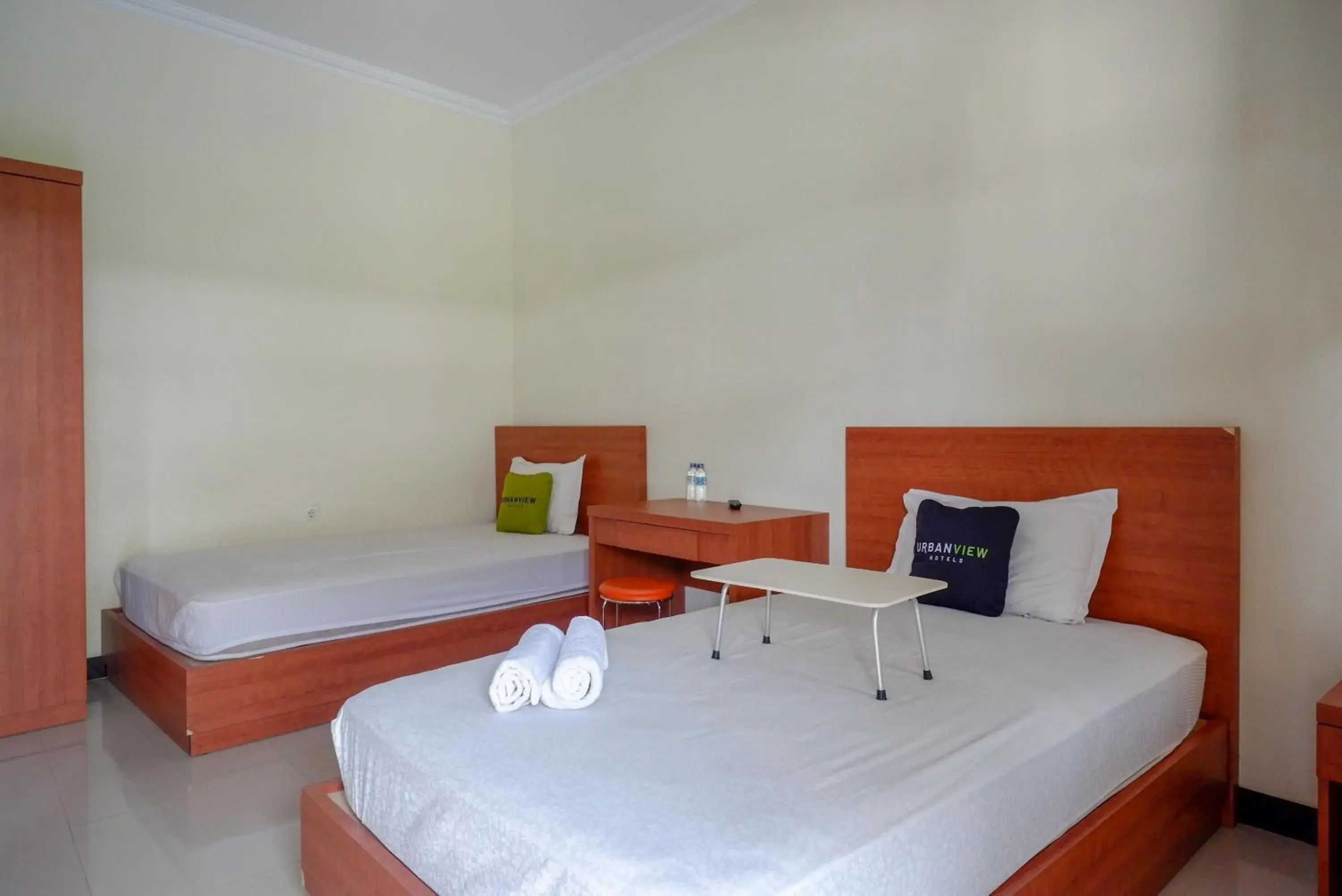 Superior Twin Room in Urbanview Hotel Syariah Casa Azmya Yogyakarta by RedDoorz Superior Twin Room in Urbanview Hotel Syariah Casa Azmya Yogyakarta by RedDoorz