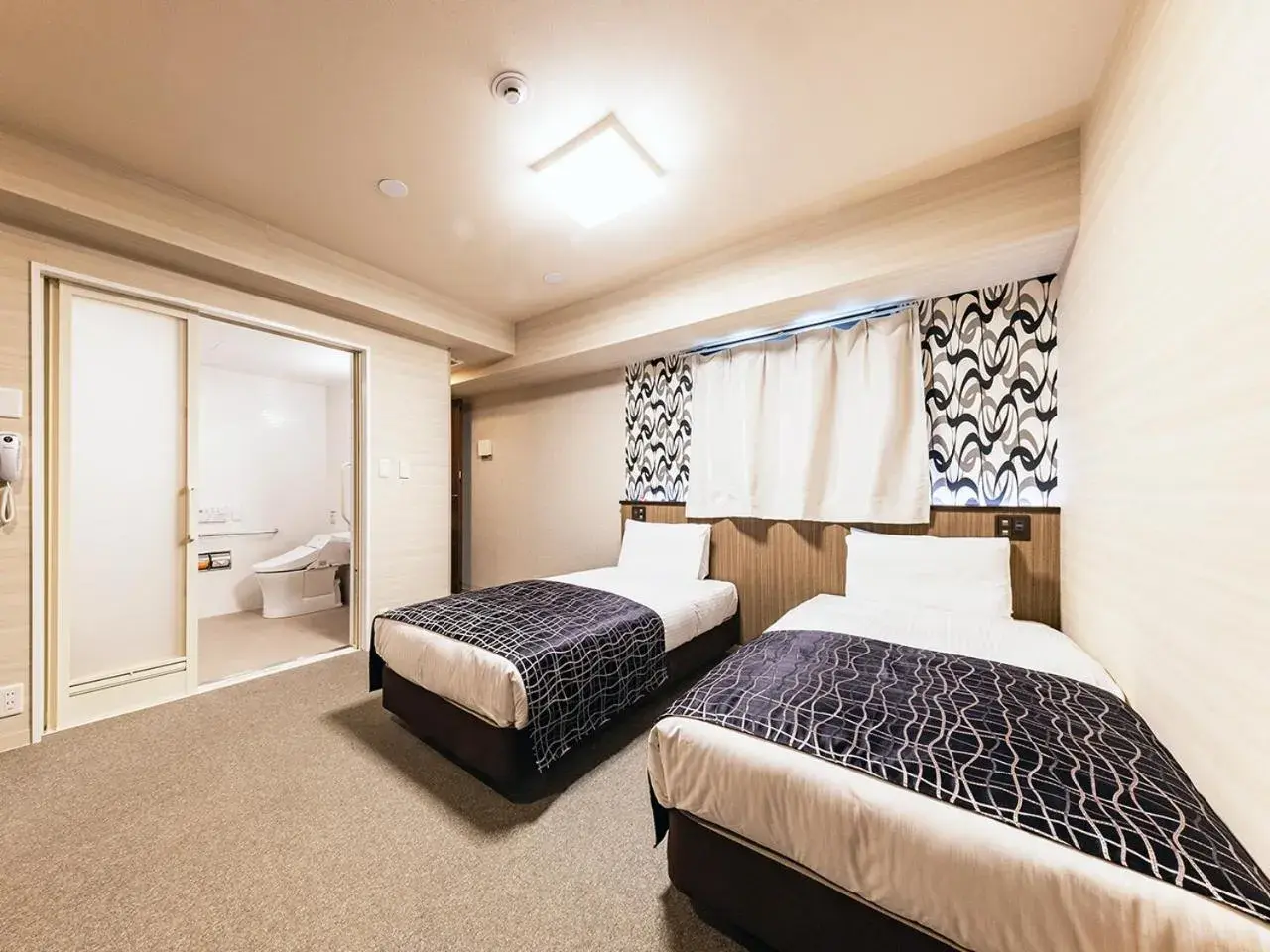 Twin Room - Disability Access in APA Hotel Nambaminami Daikokucho Ekimae Twin Room - Disability Access in APA Hotel Nambaminami Daikokucho Ekimae