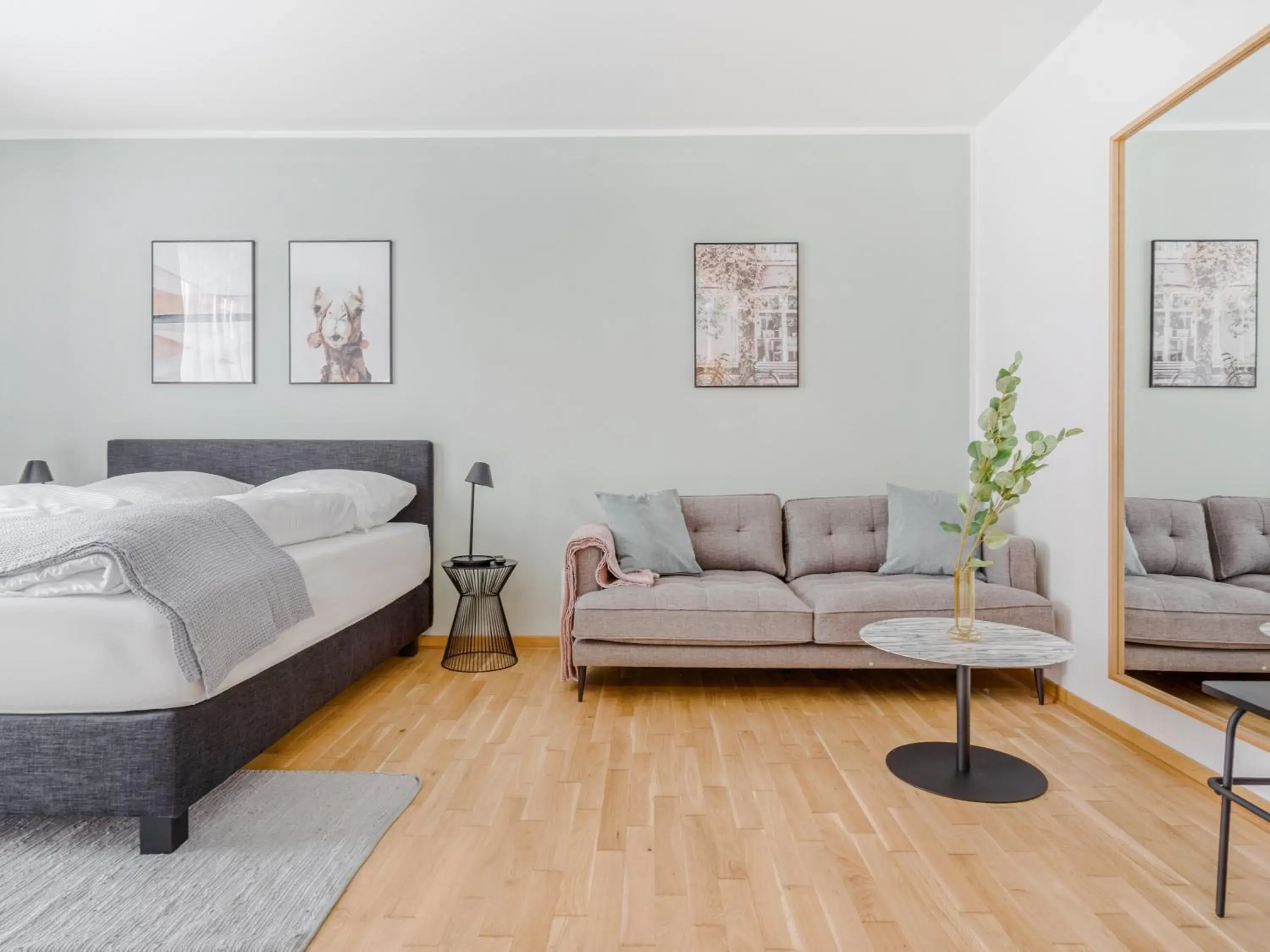 Suite L with balcony and courtyard view in Limehome Dresden Wallstraße - Digital Access Suite L with balcony and courtyard view in Limehome Dresden Wallstraße - Digital Access