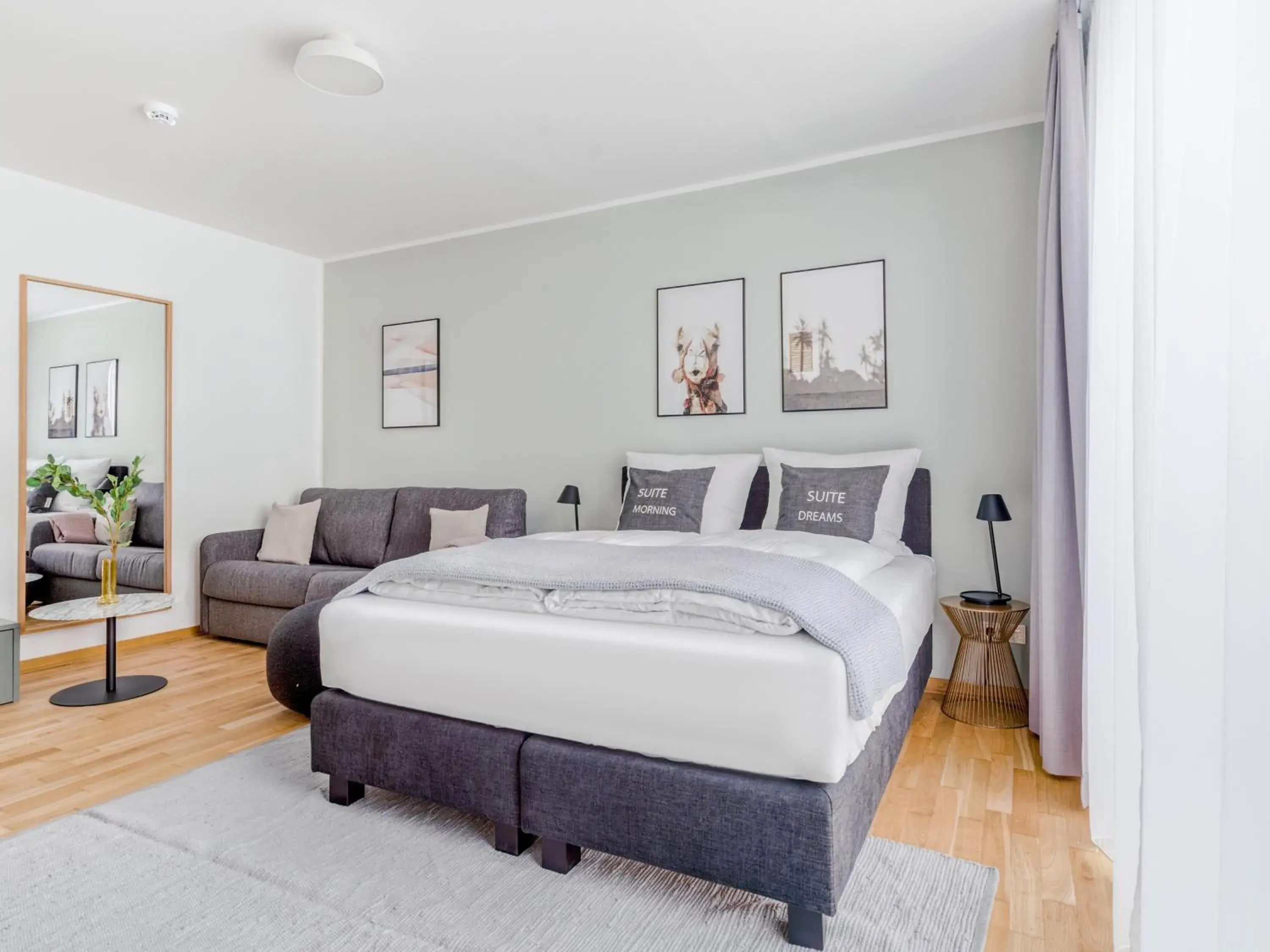 Suite L with sofa bed, terrace & courtyard view in Limehome Dresden Wallstraße - Digital Access Suite L with sofa bed, terrace & courtyard view in Limehome Dresden Wallstraße - Digital Access