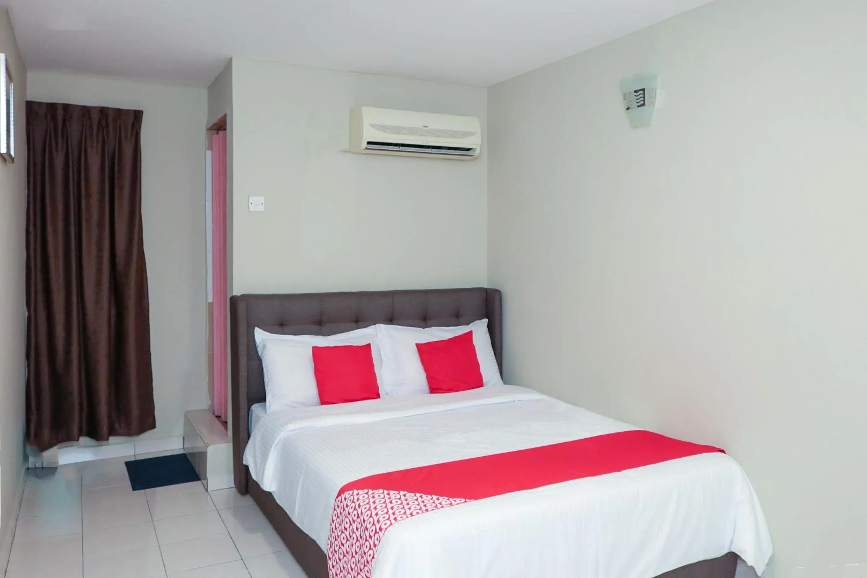 Deluxe Queen Room in Hotel O Prima Saujana Budget Hotel Deluxe Queen Room in Hotel O Prima Saujana Budget Hotel