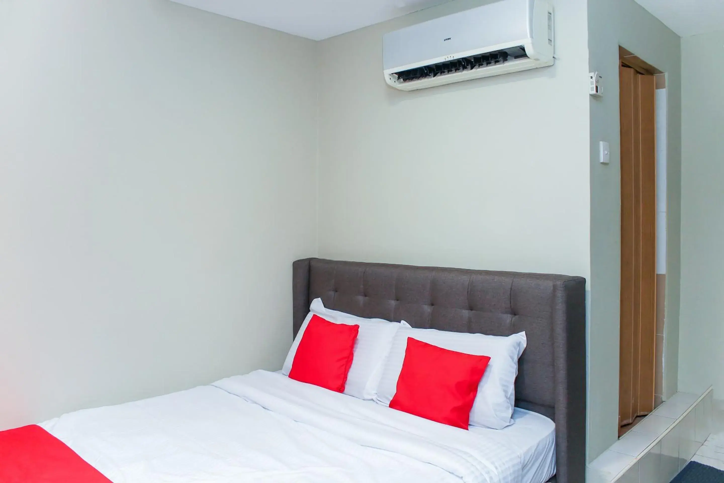 Standard Queen Room in Hotel O Prima Saujana Budget Hotel Standard Queen Room in Hotel O Prima Saujana Budget Hotel